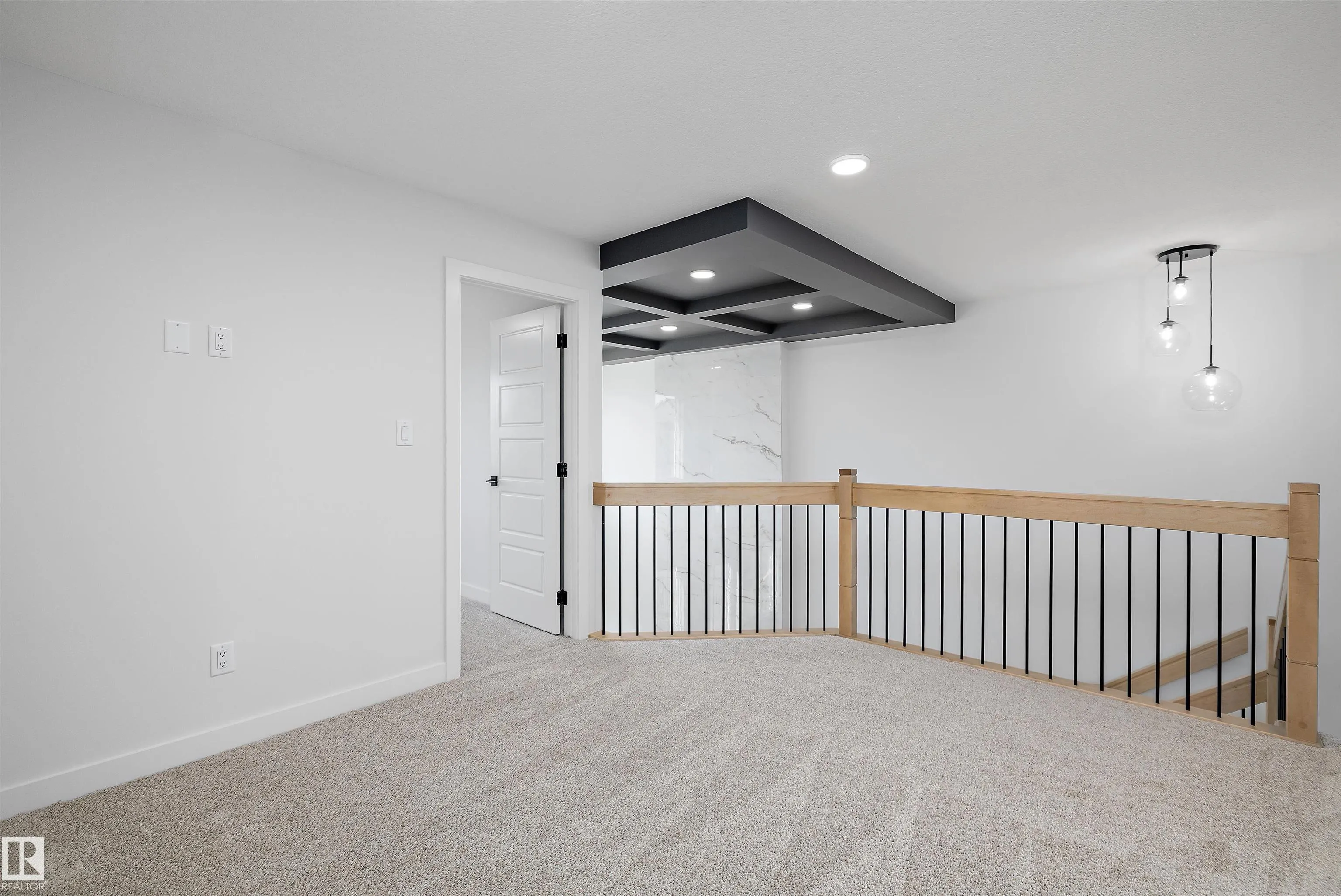 1774 Crossbill Loop