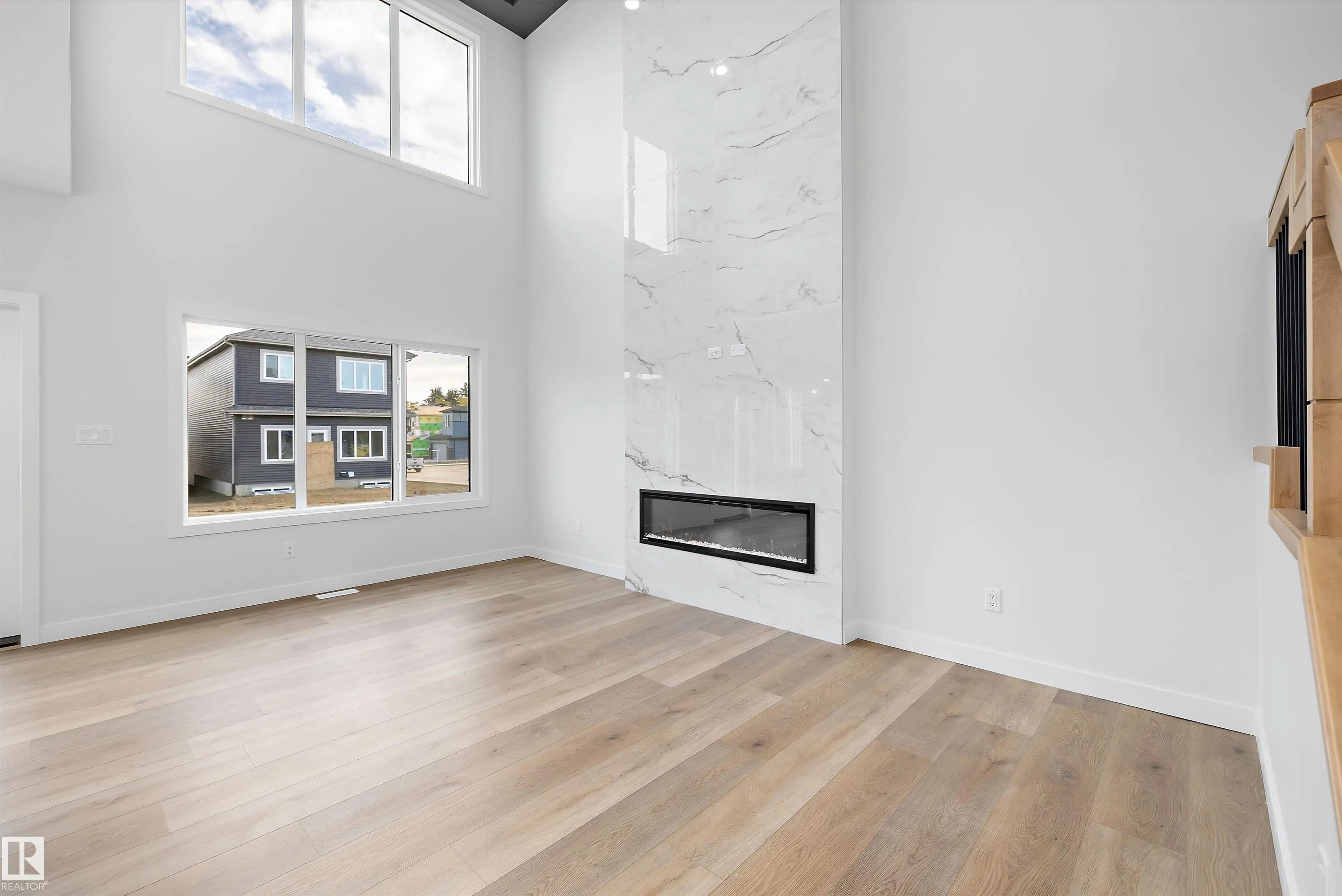 1774 Crossbill Loop