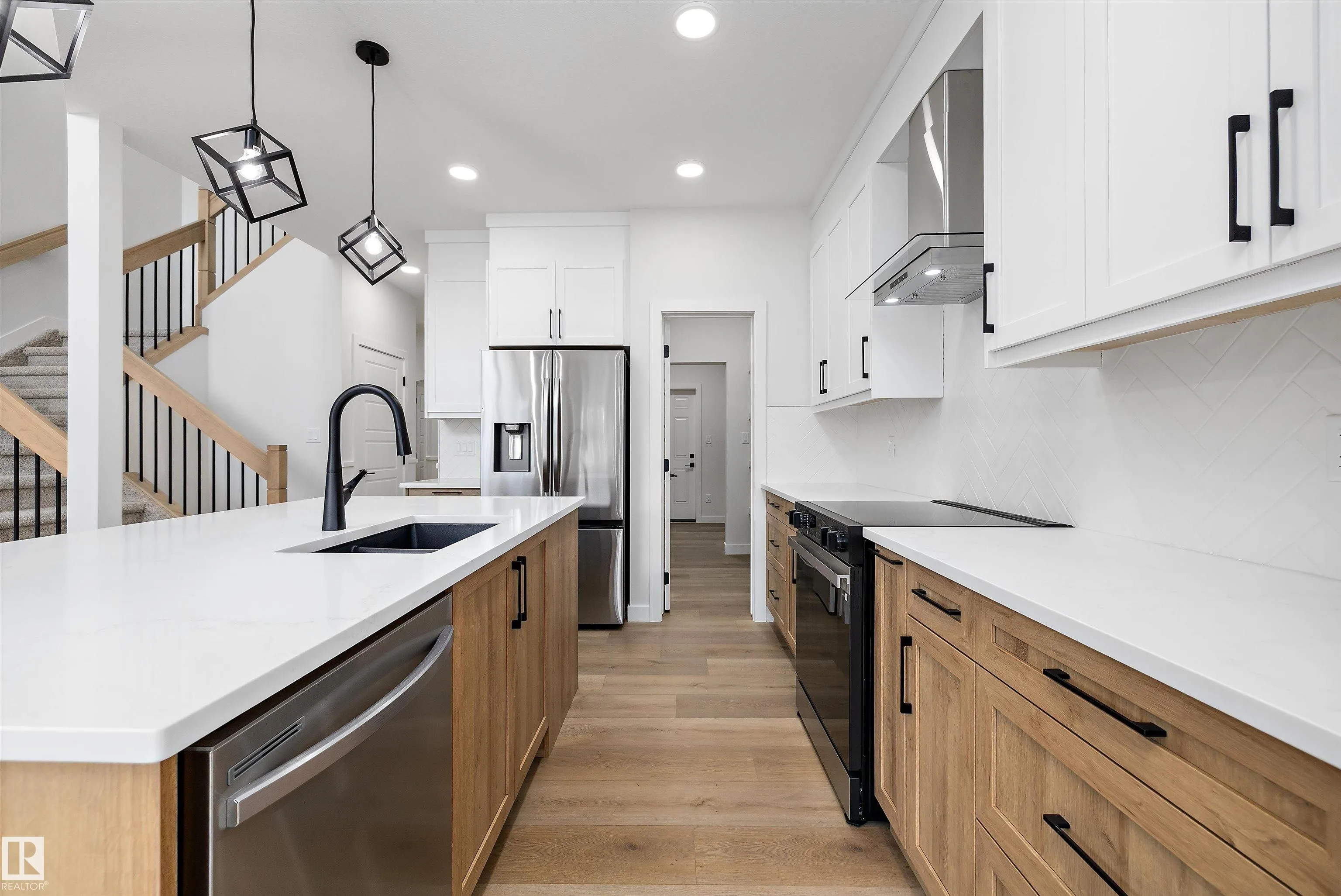 1774 Crossbill Loop