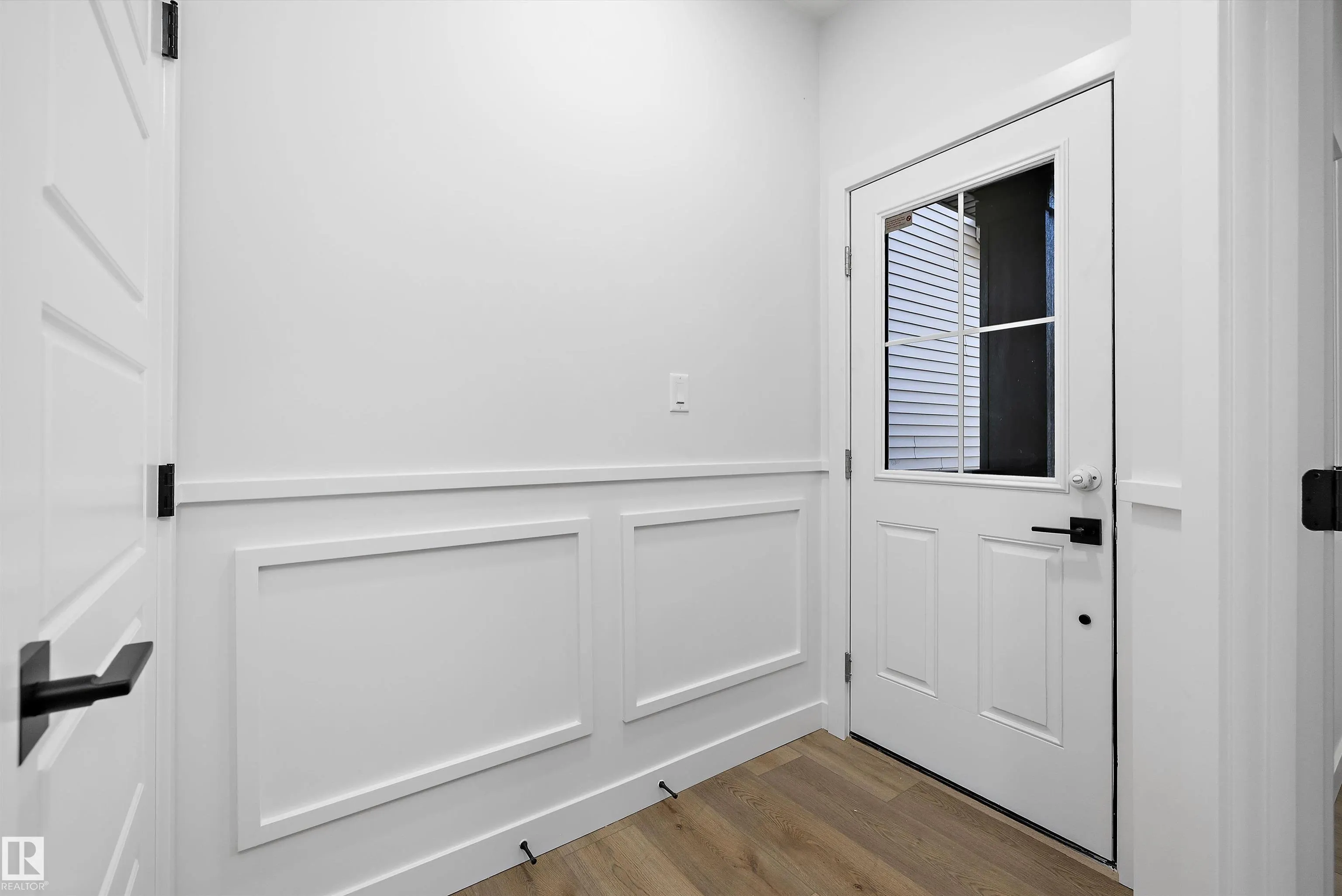 1774 Crossbill Loop