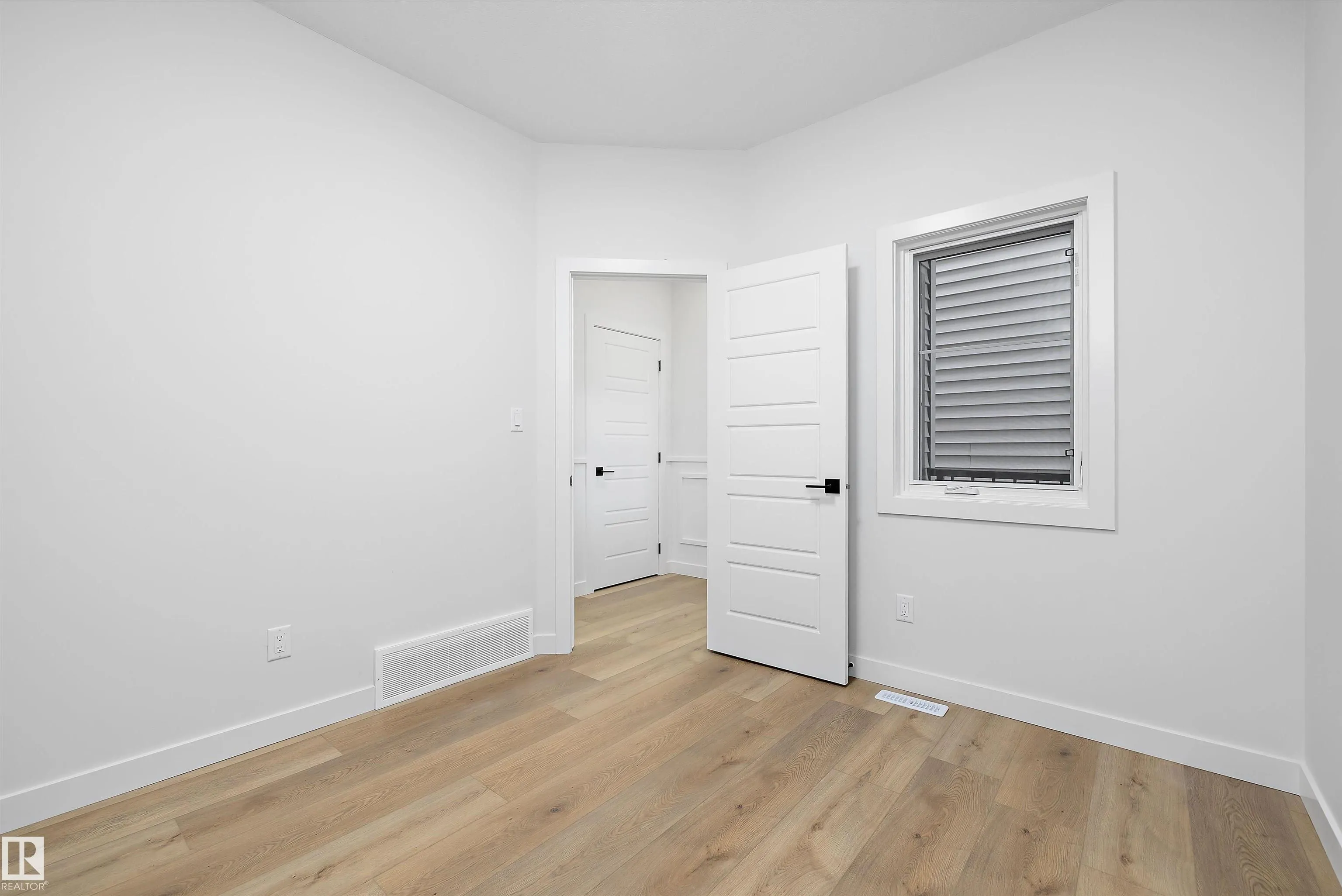 1774 Crossbill Loop