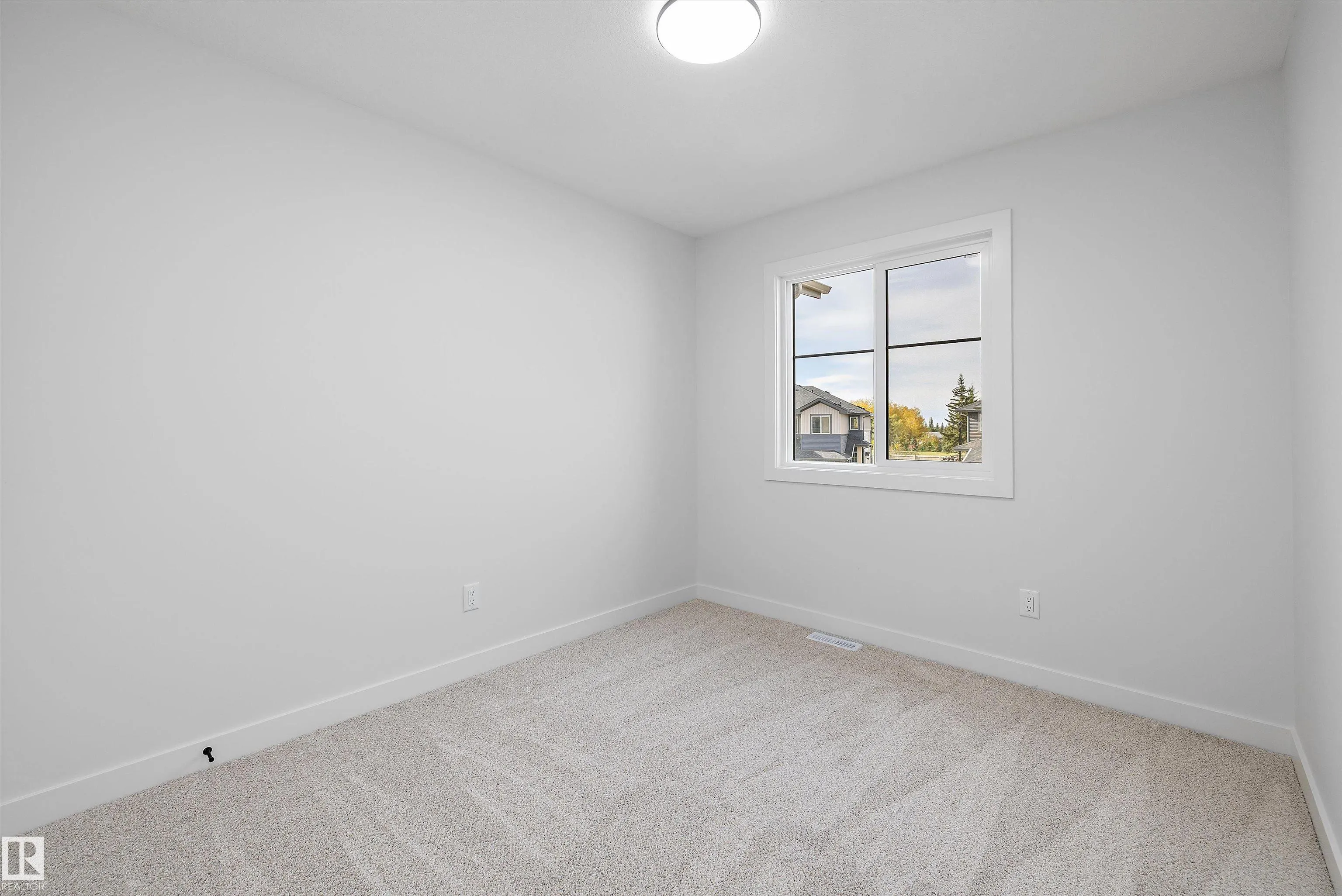 1774 Crossbill Loop