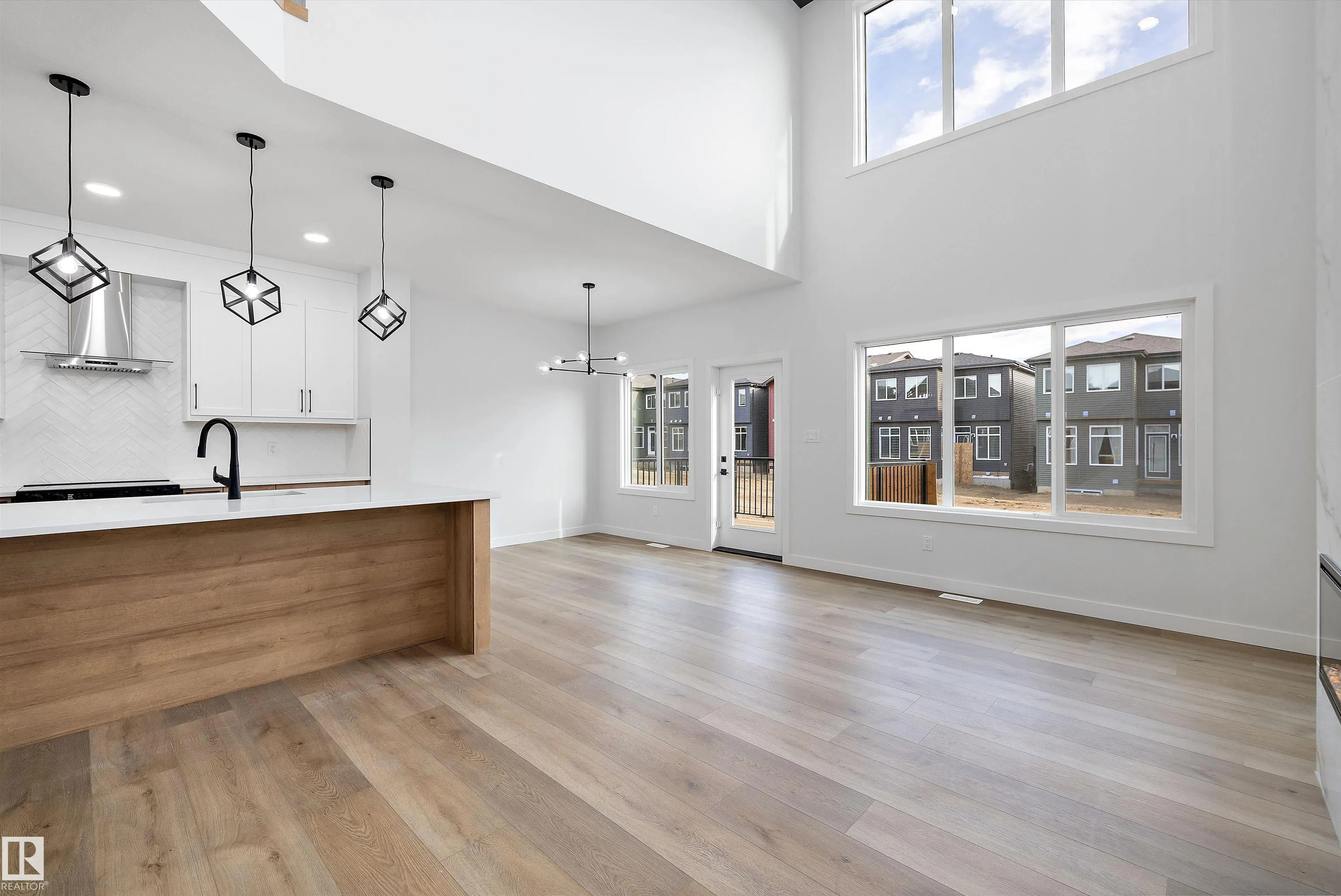 1774 Crossbill Loop