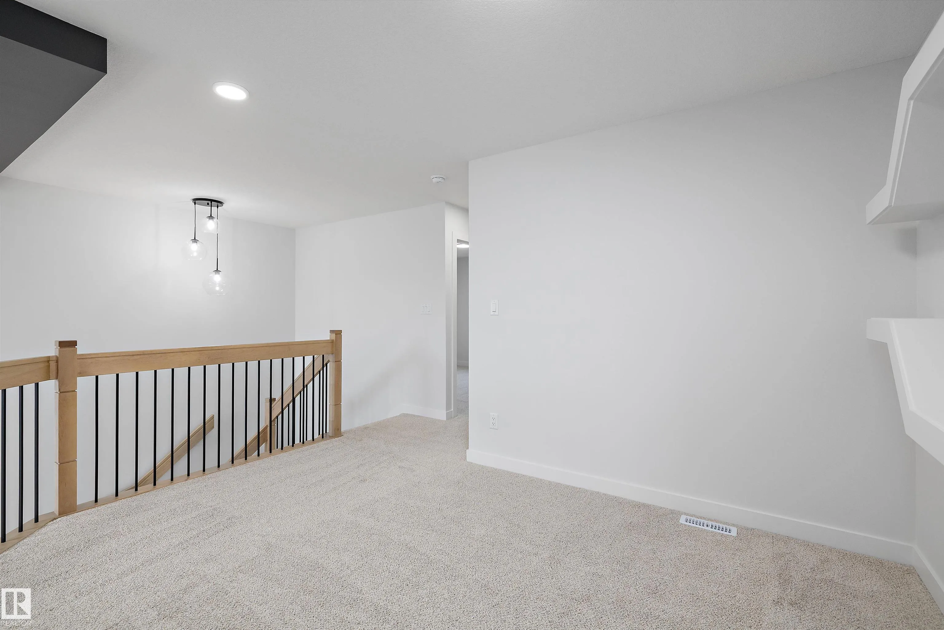 1774 Crossbill Loop