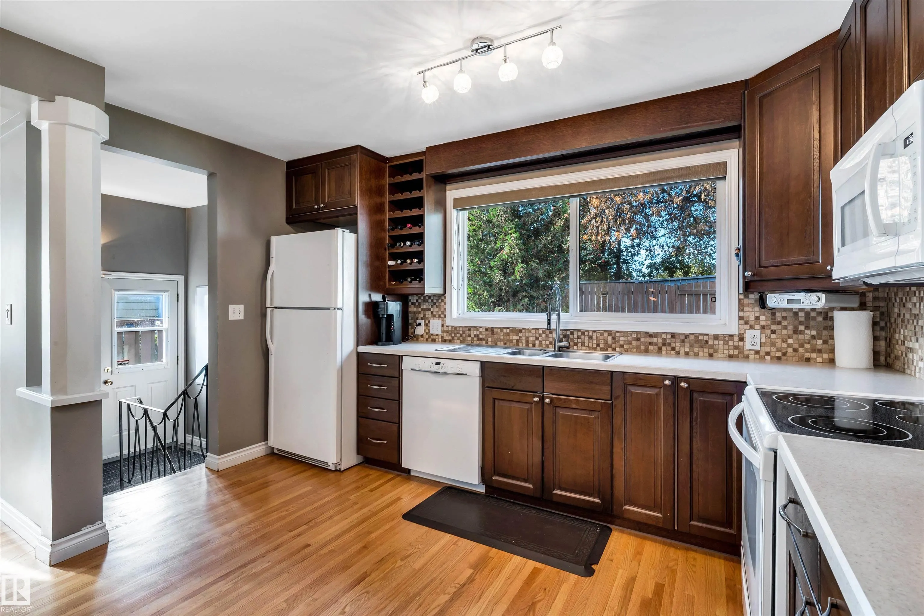 40 GLENHAVEN Crescent
