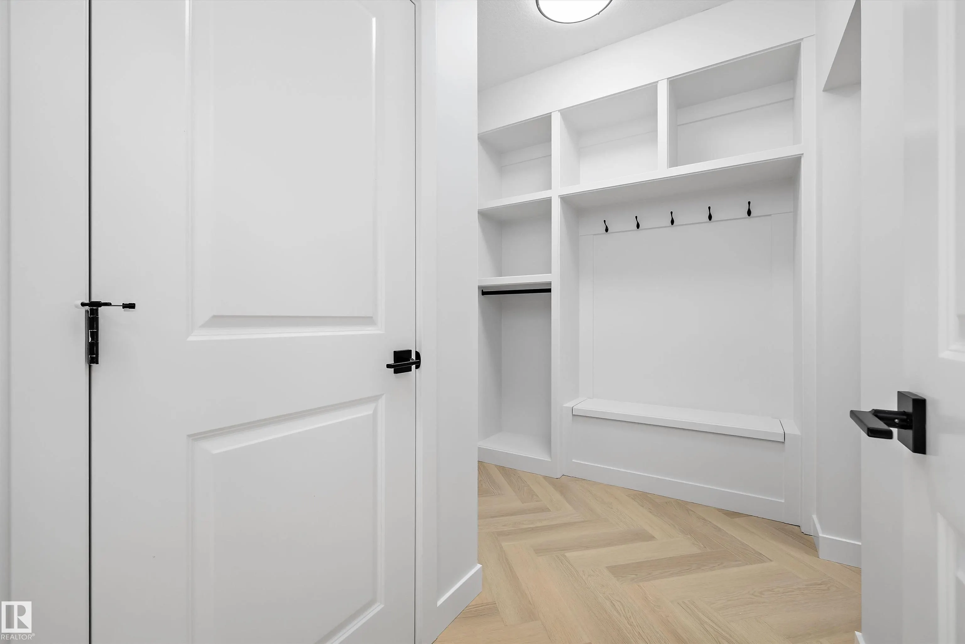 1745 Crossbill Loop