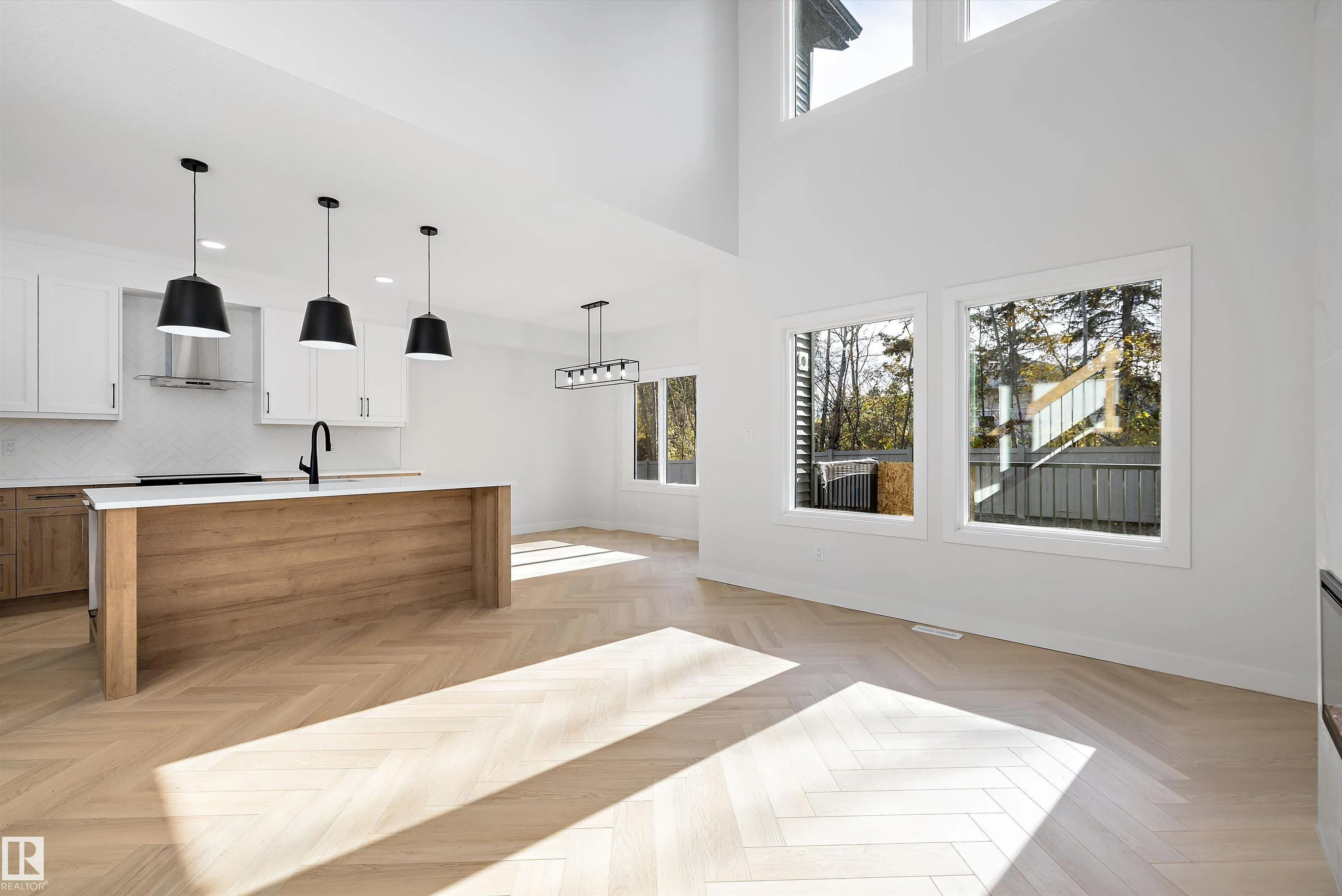 1745 Crossbill Loop