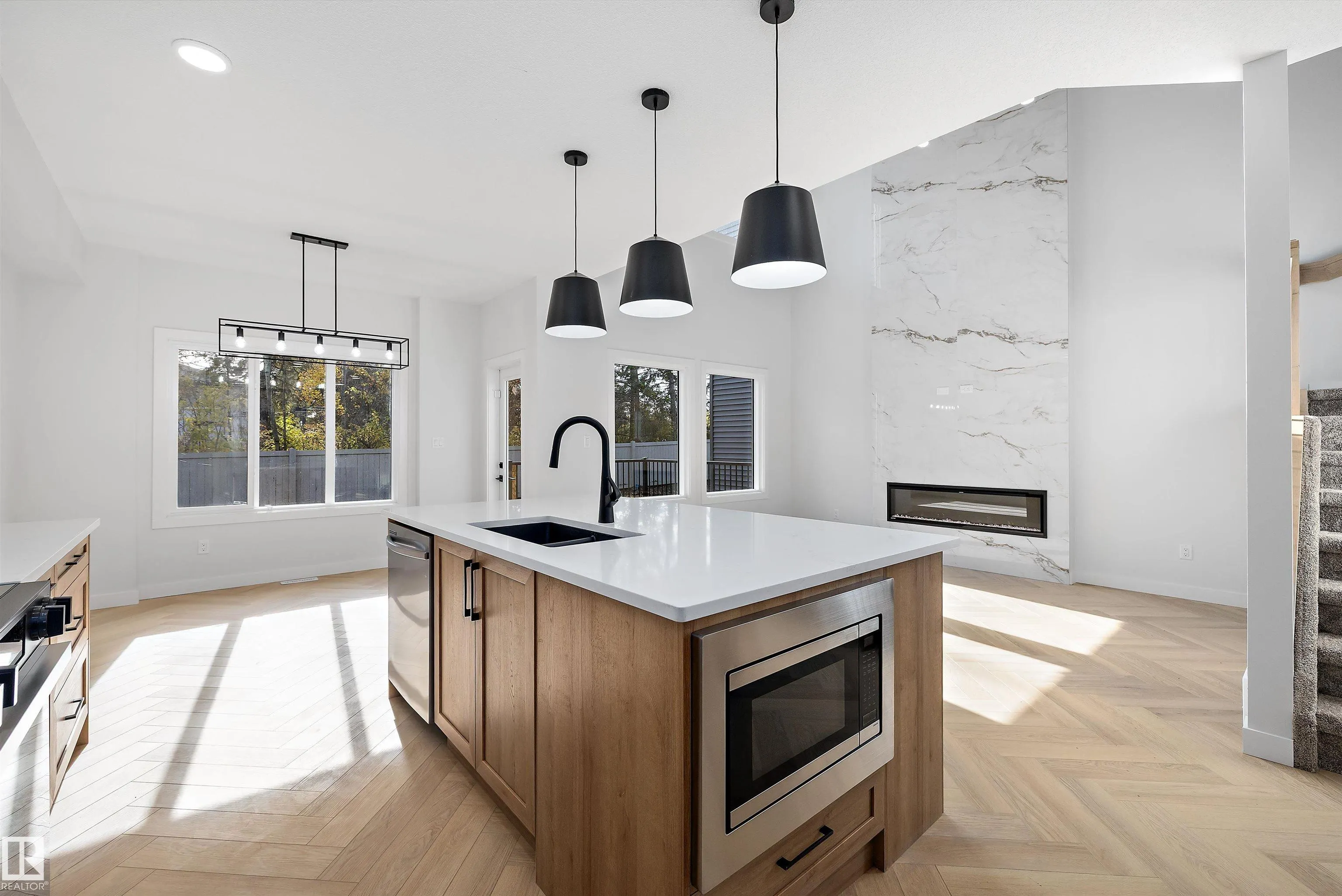 1745 Crossbill Loop
