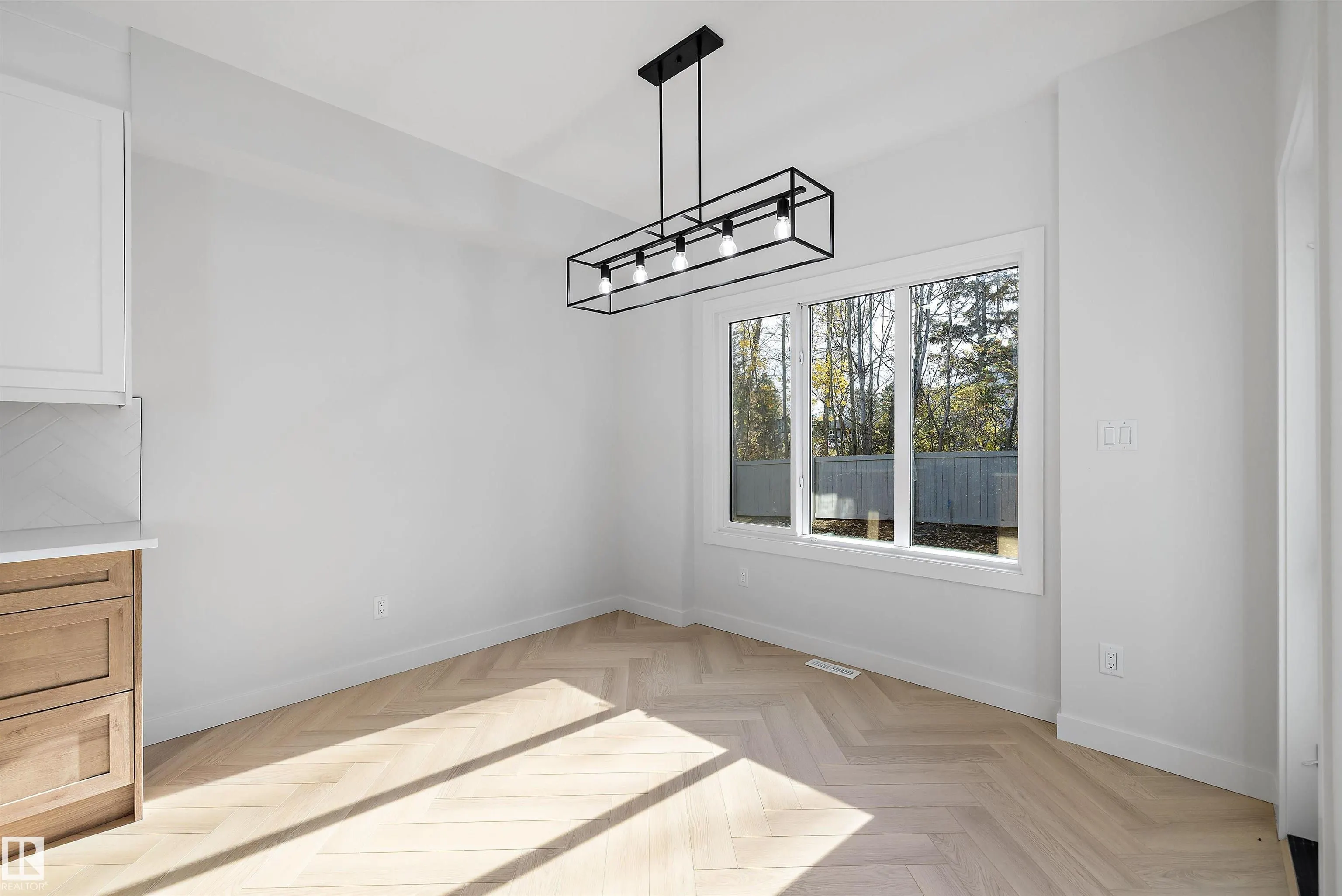 1745 Crossbill Loop