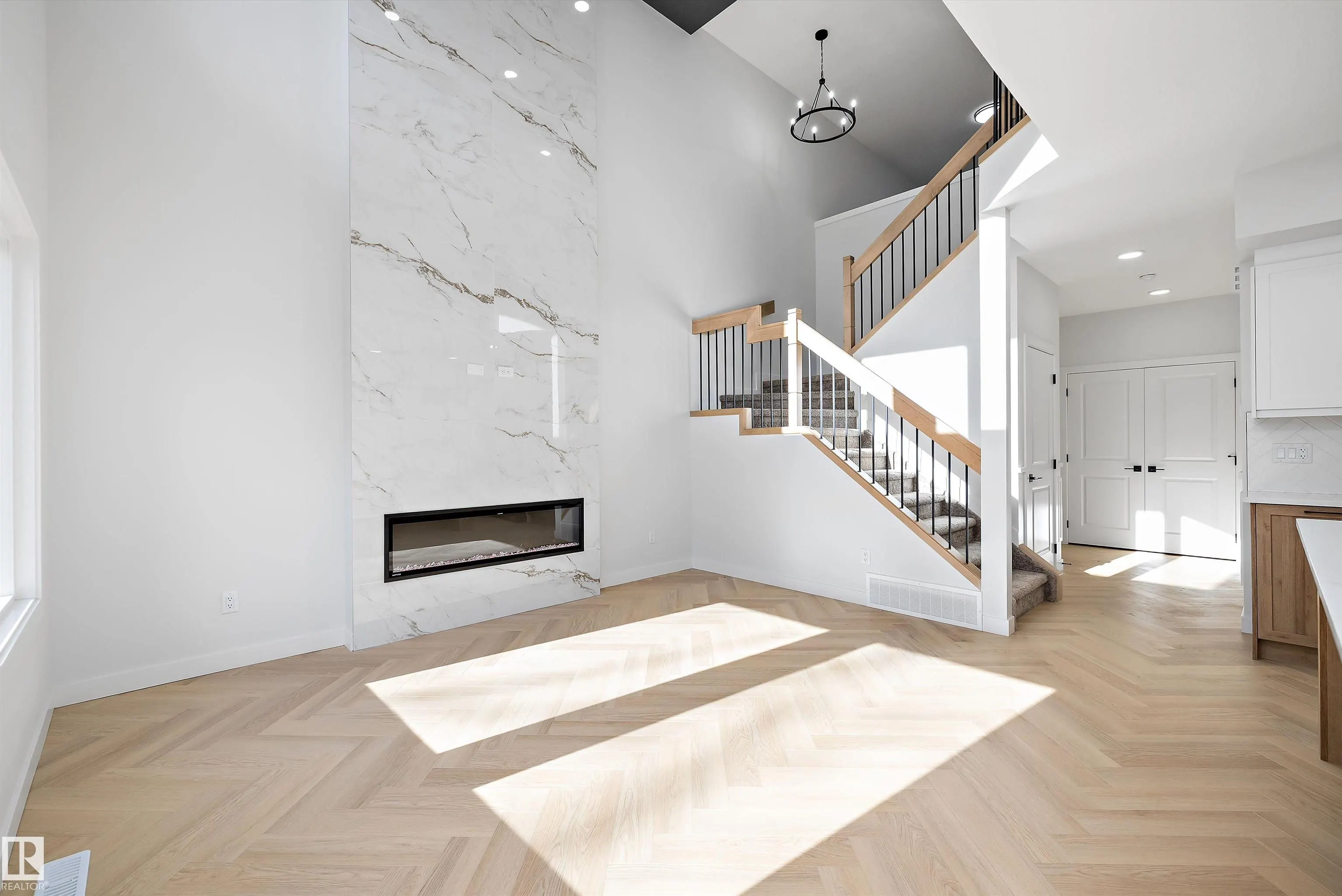 1745 Crossbill Loop