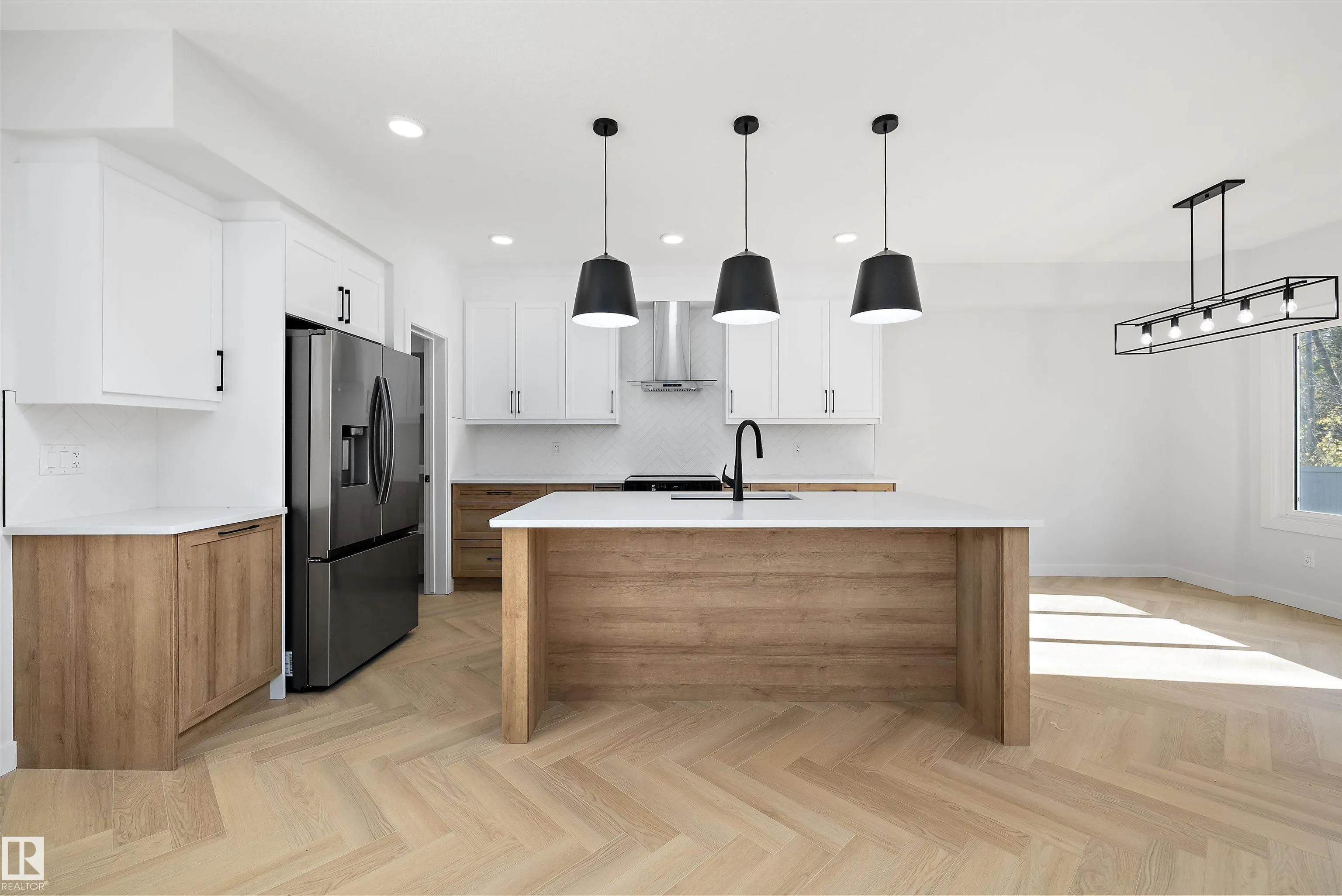 1745 Crossbill Loop