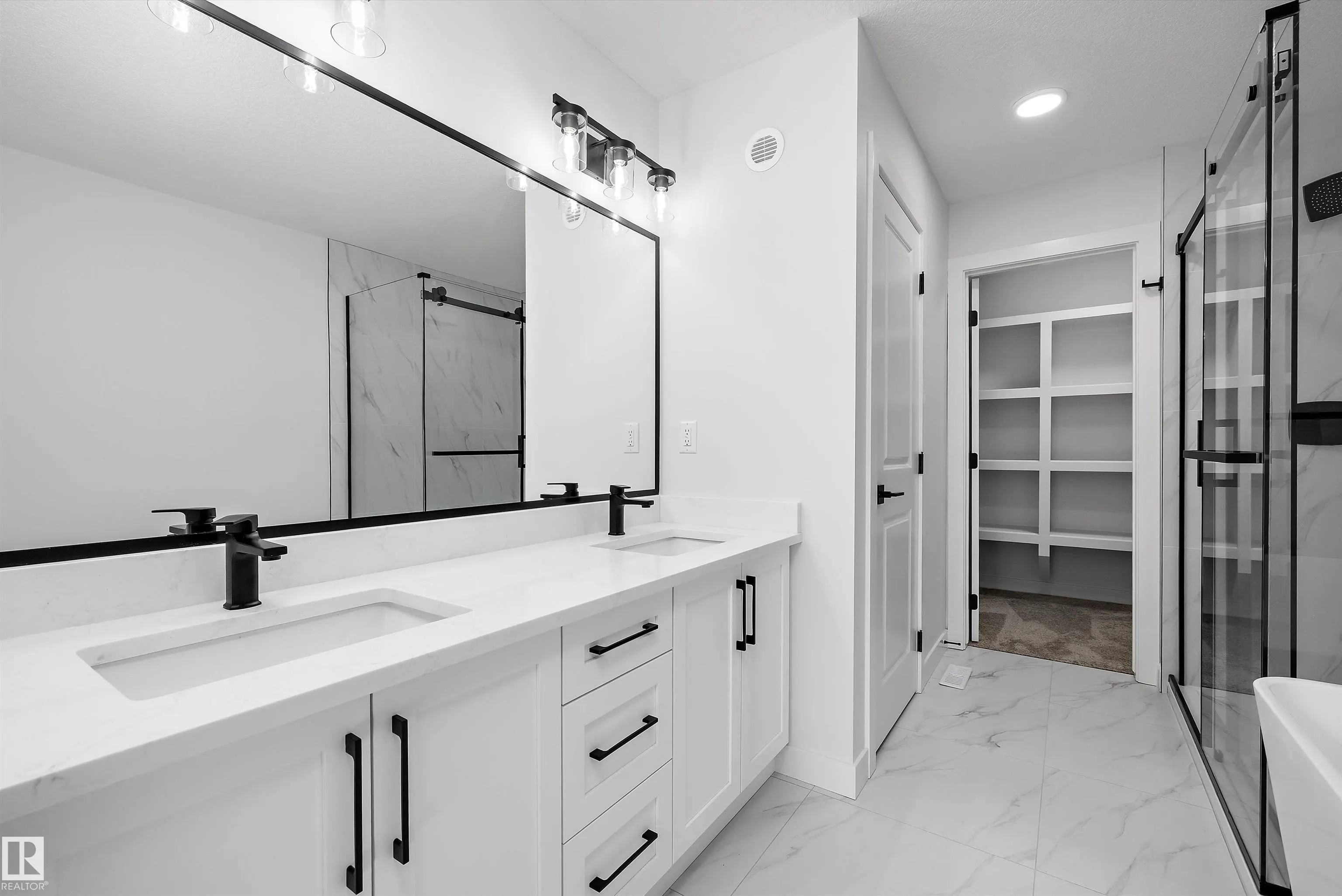 1745 Crossbill Loop