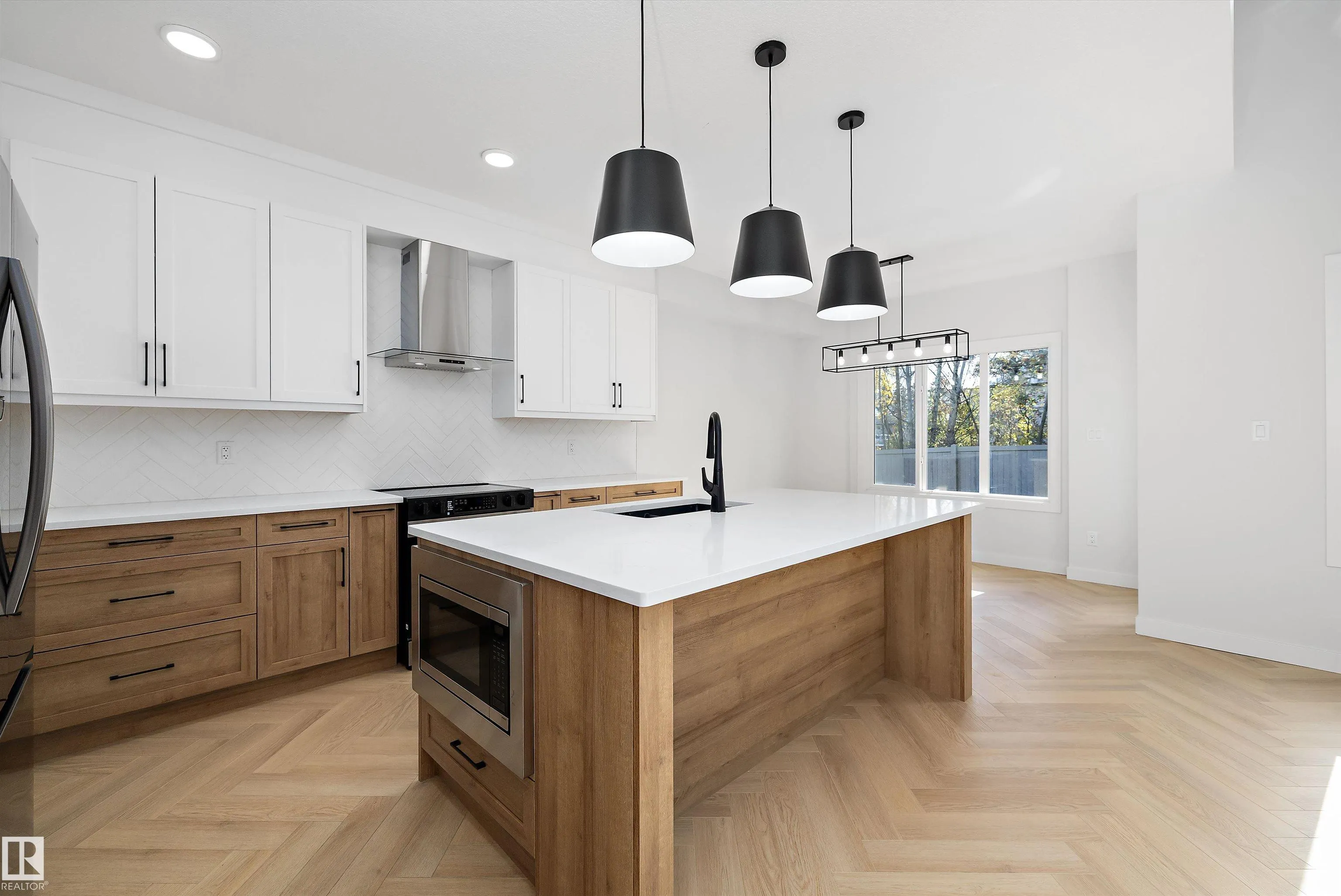 1745 Crossbill Loop