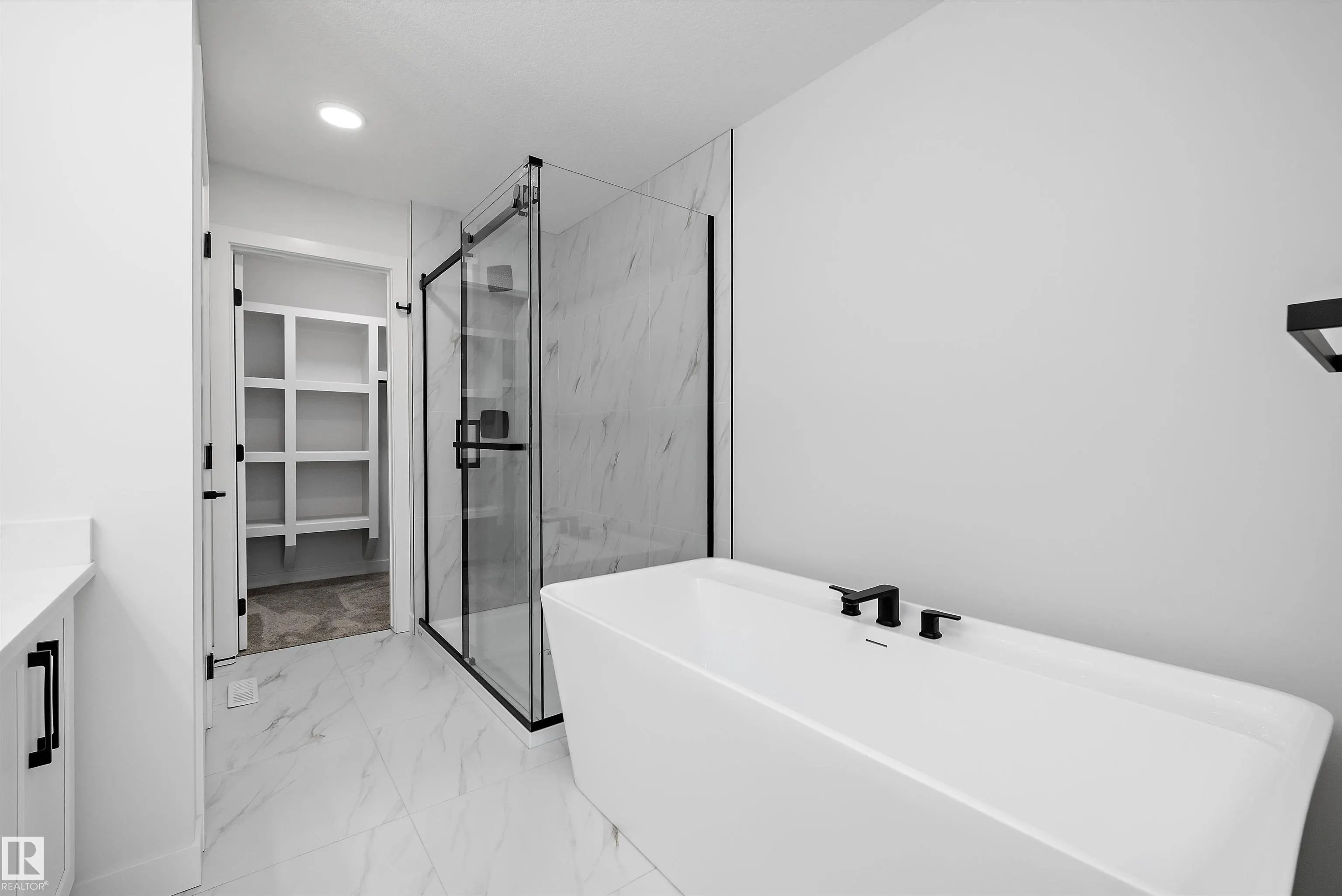 1745 Crossbill Loop