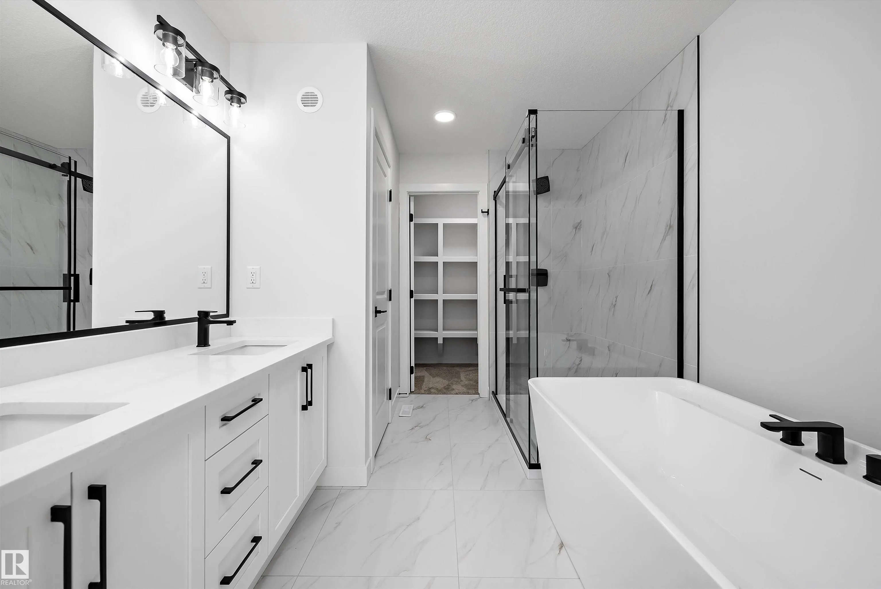 1745 Crossbill Loop