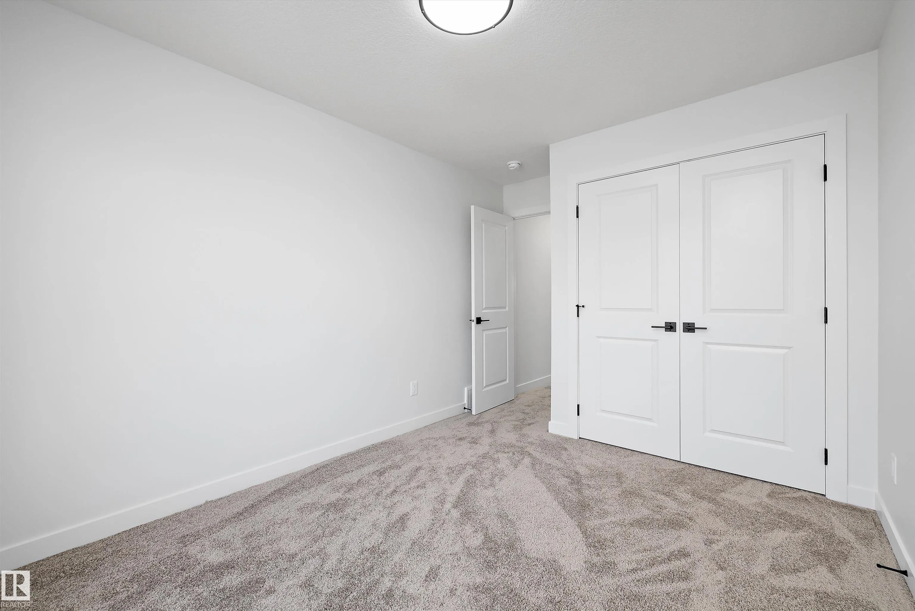 1745 Crossbill Loop
