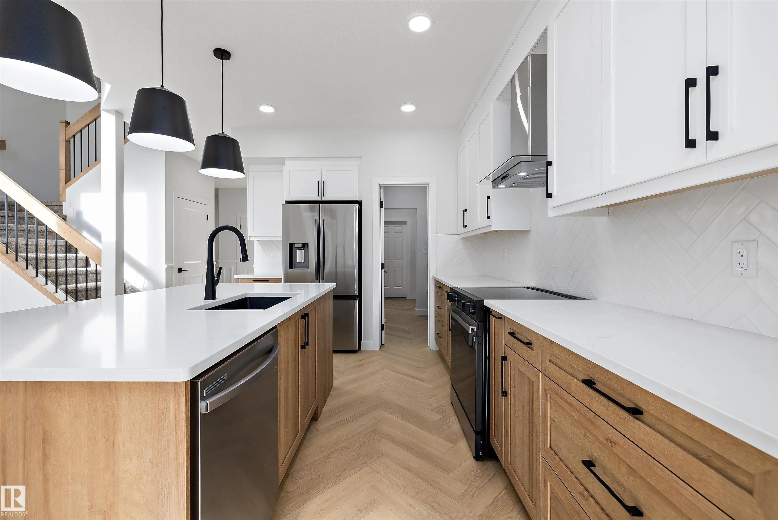 1745 Crossbill Loop