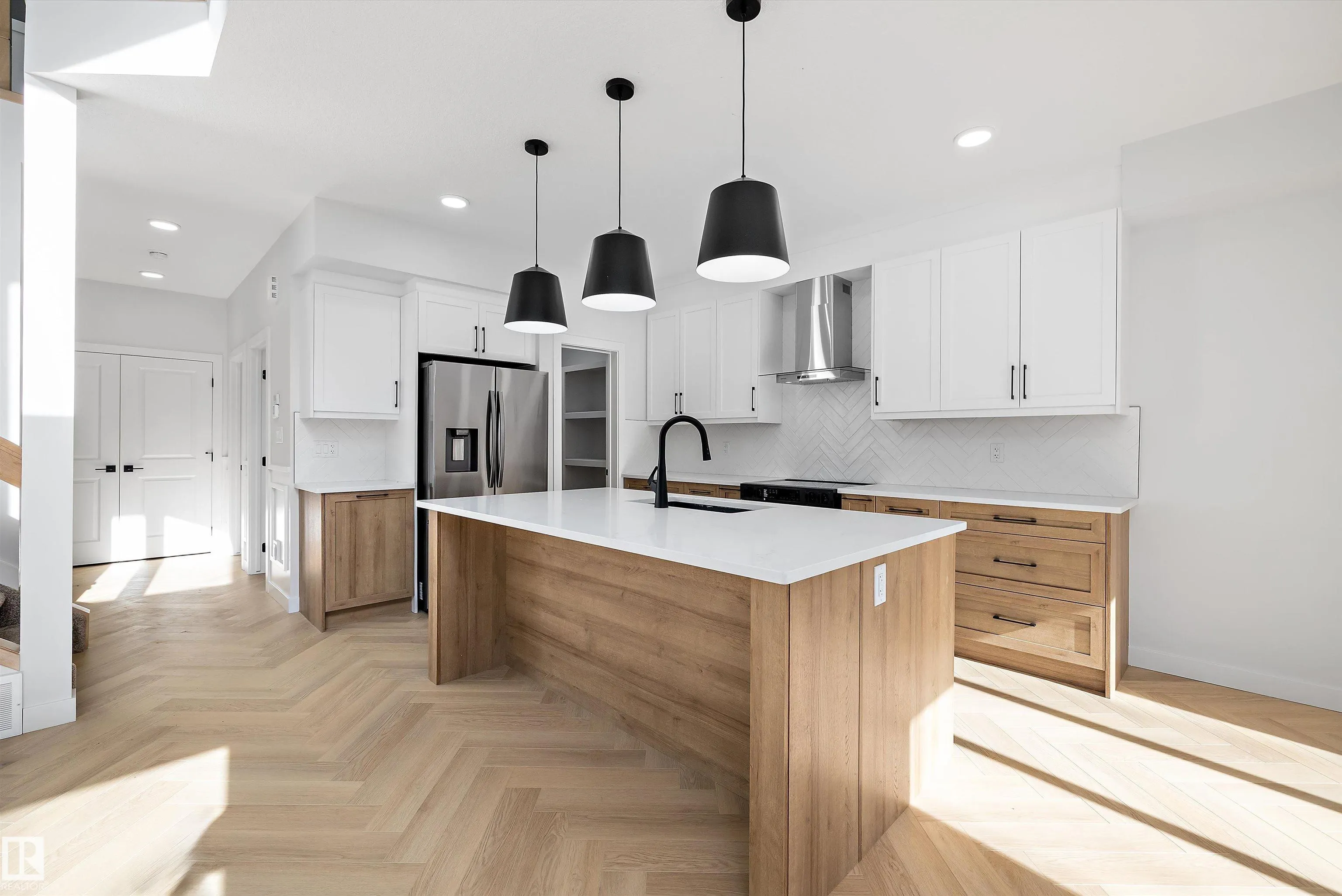 1745 Crossbill Loop