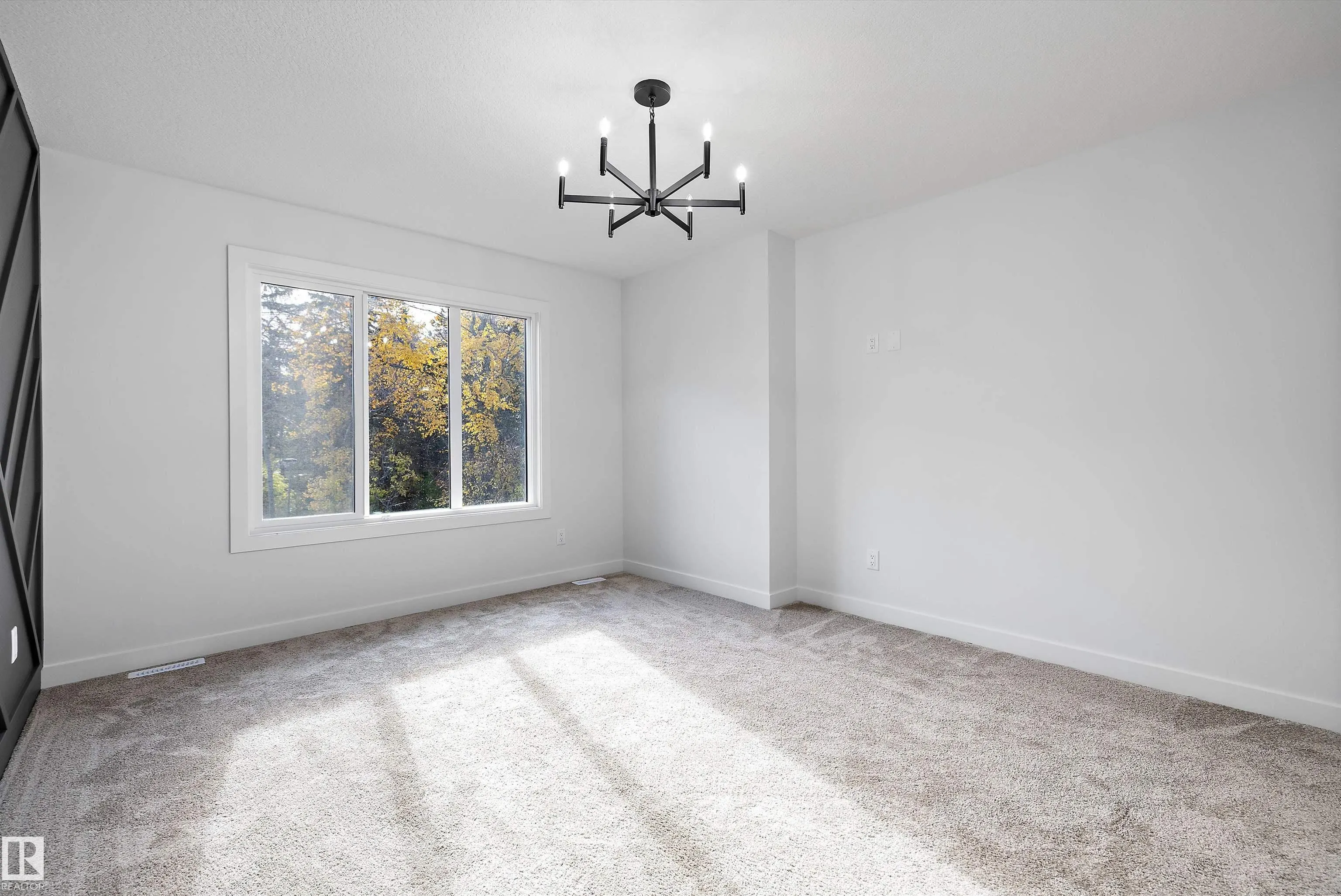 1745 Crossbill Loop