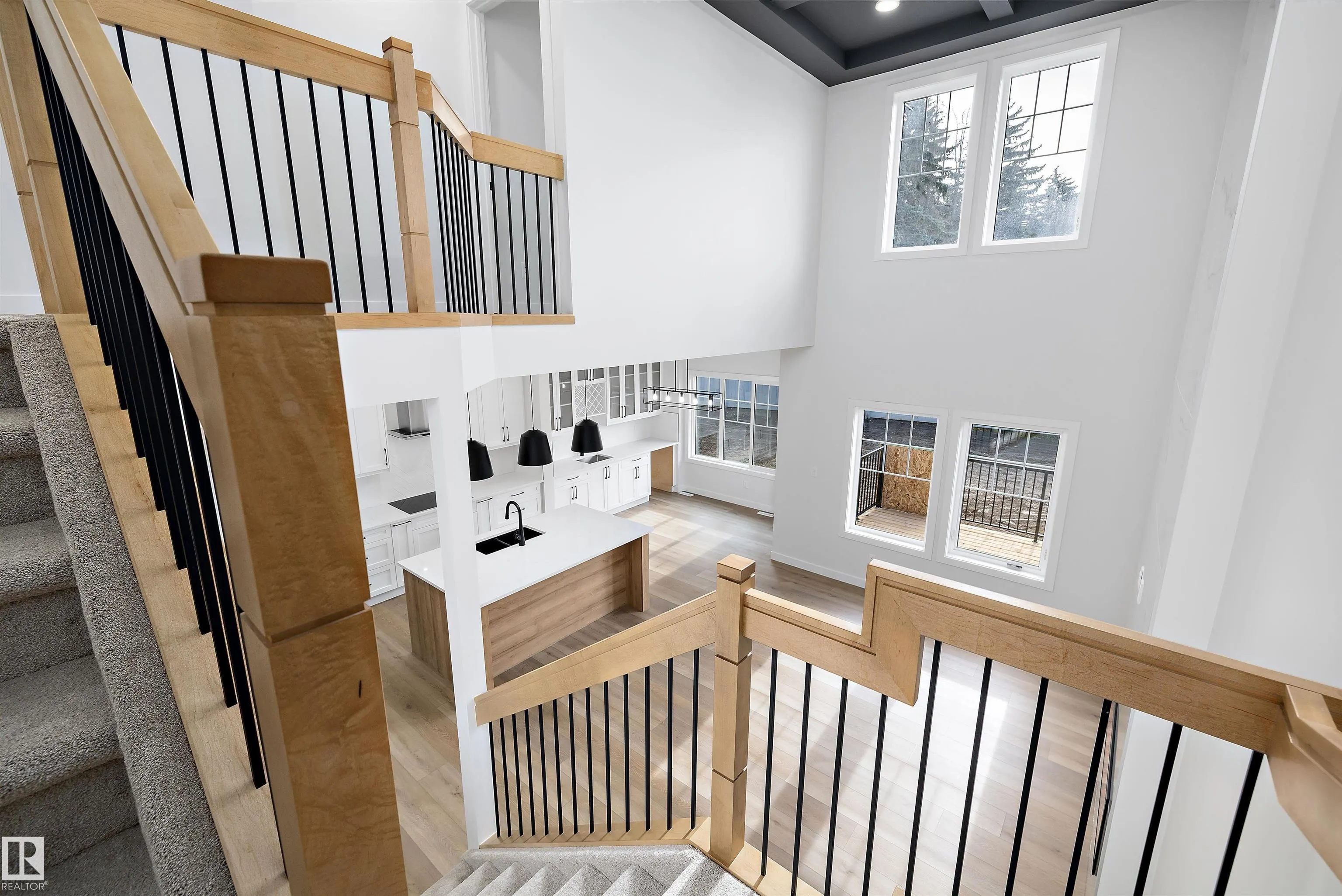 1753 Crossbill Loop