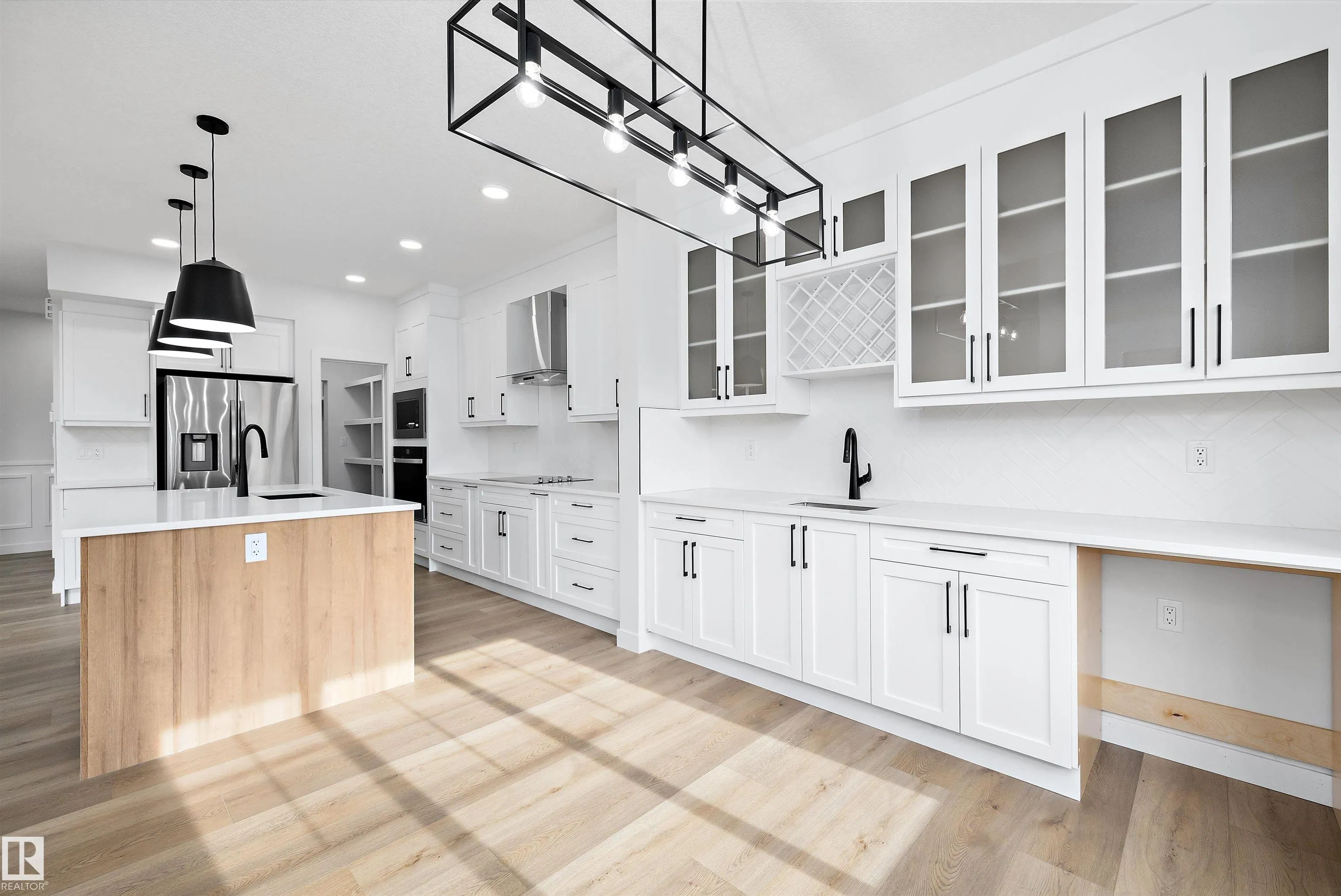 1753 Crossbill Loop