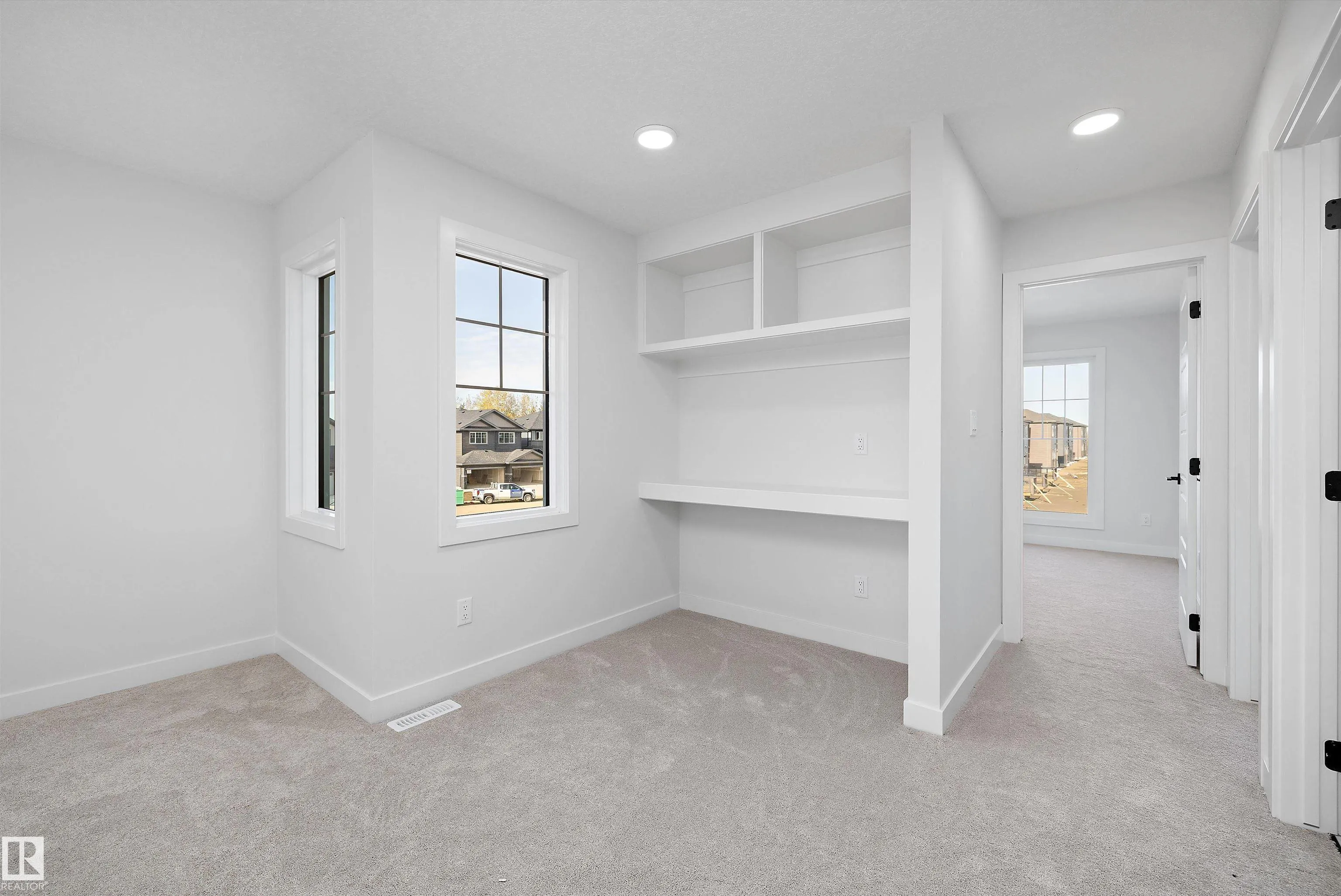 1753 Crossbill Loop