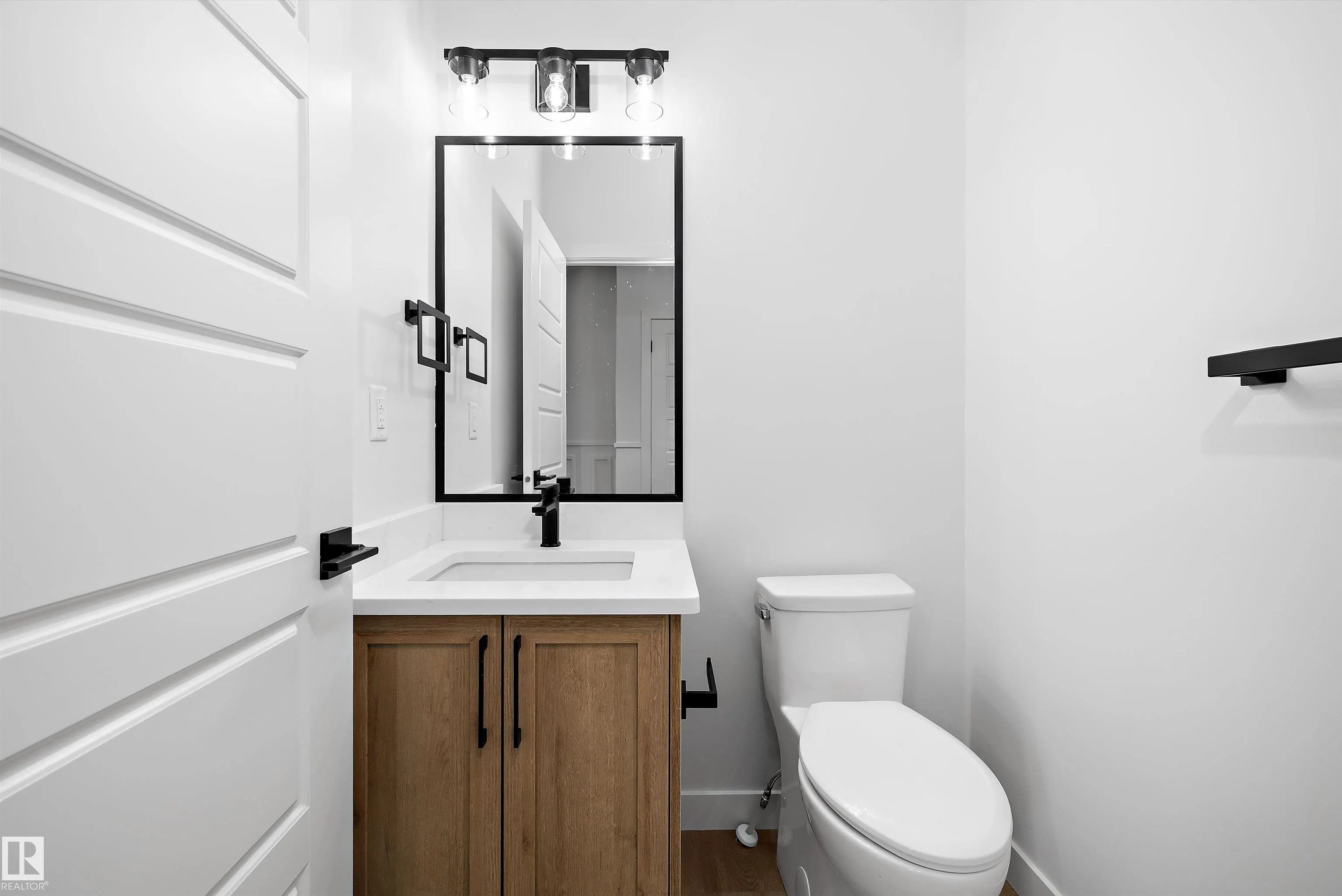 1753 Crossbill Loop