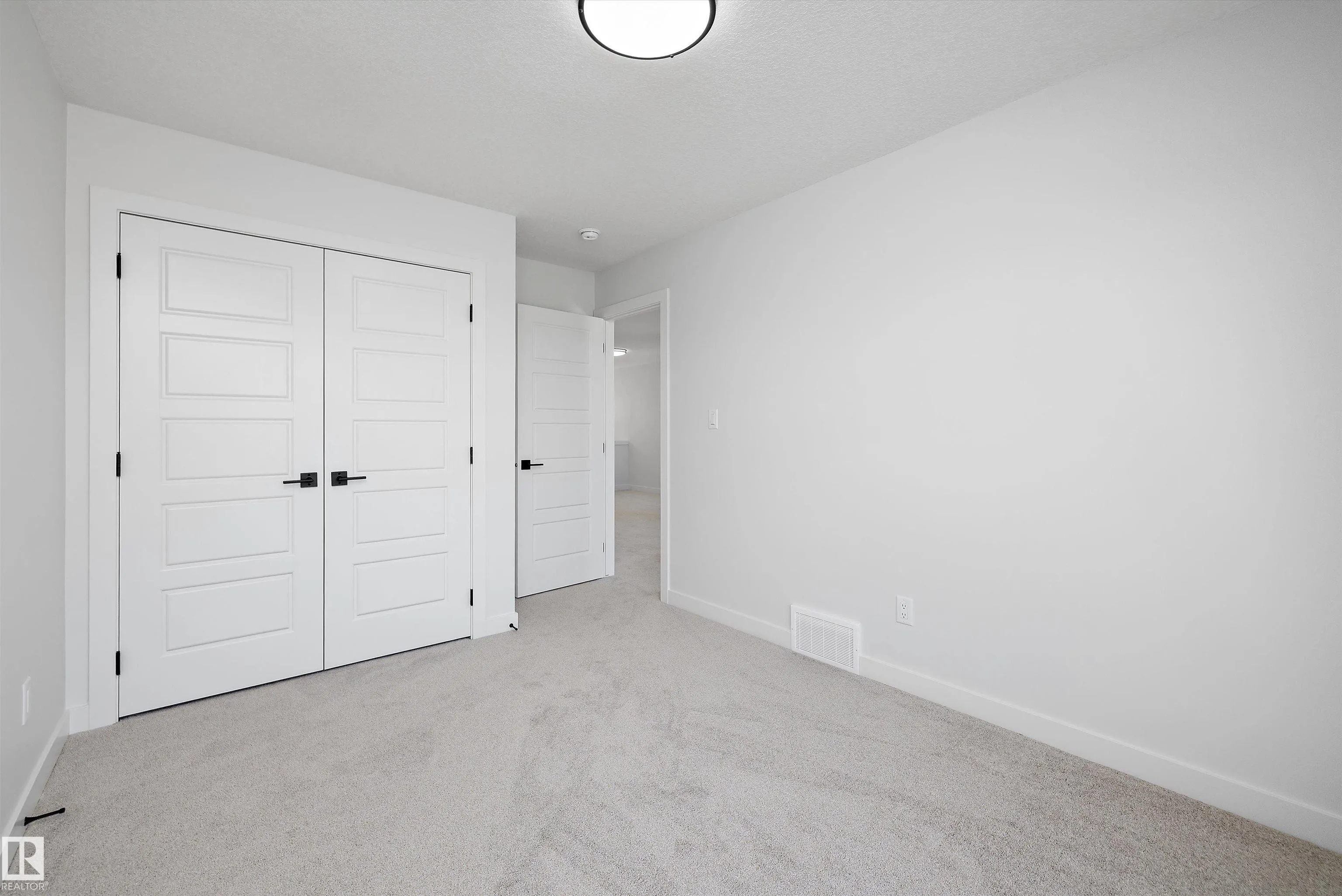 1753 Crossbill Loop