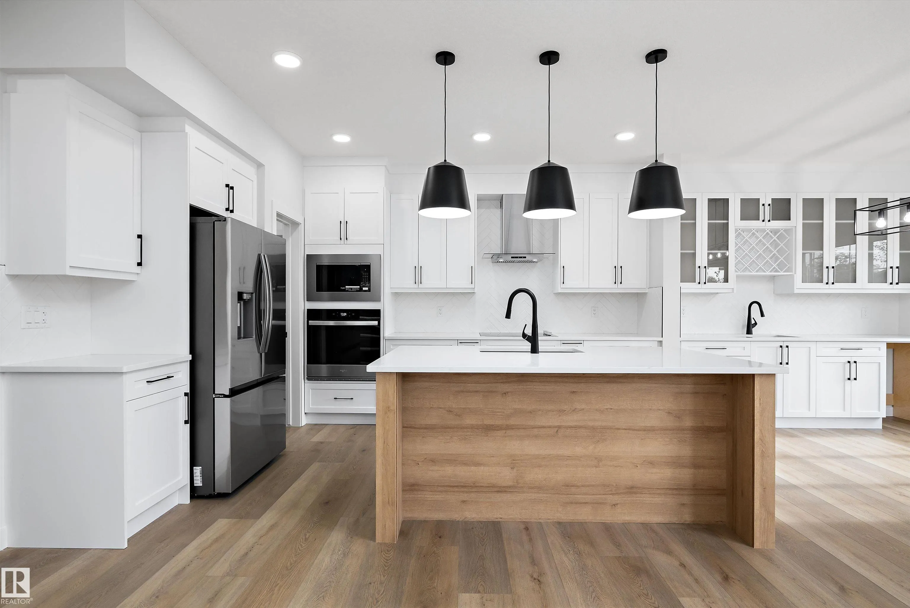 1753 Crossbill Loop