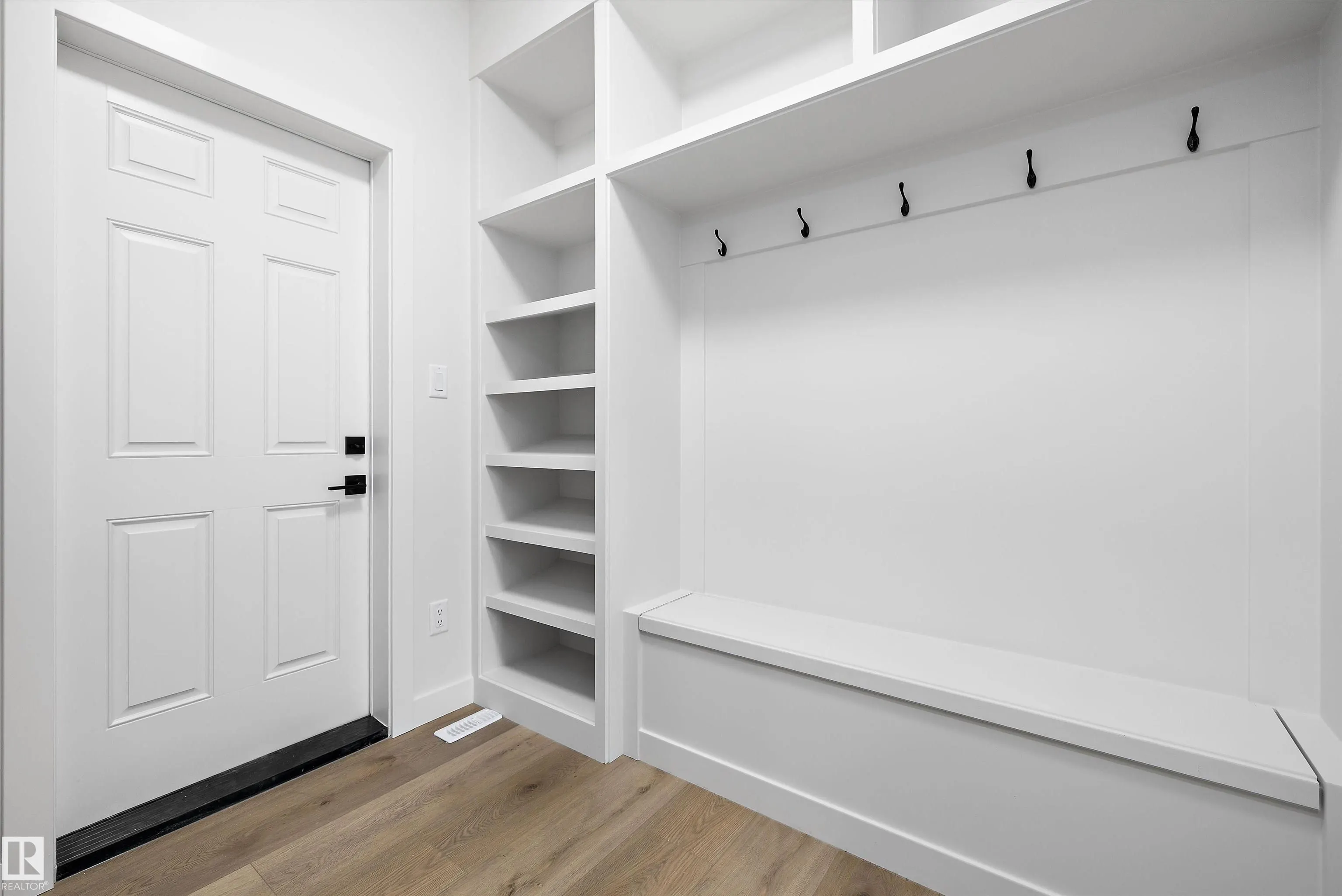 1753 Crossbill Loop