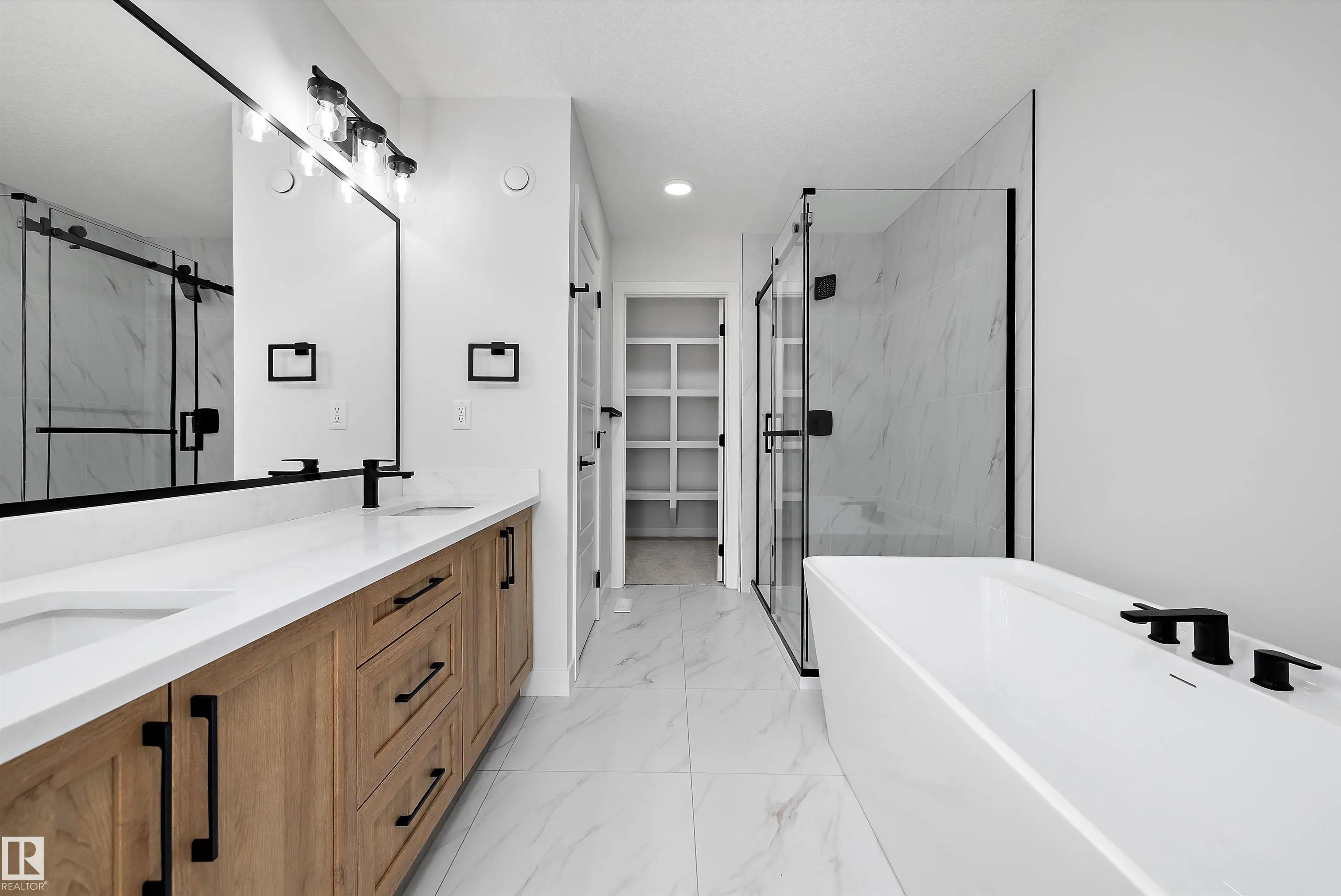 1753 Crossbill Loop