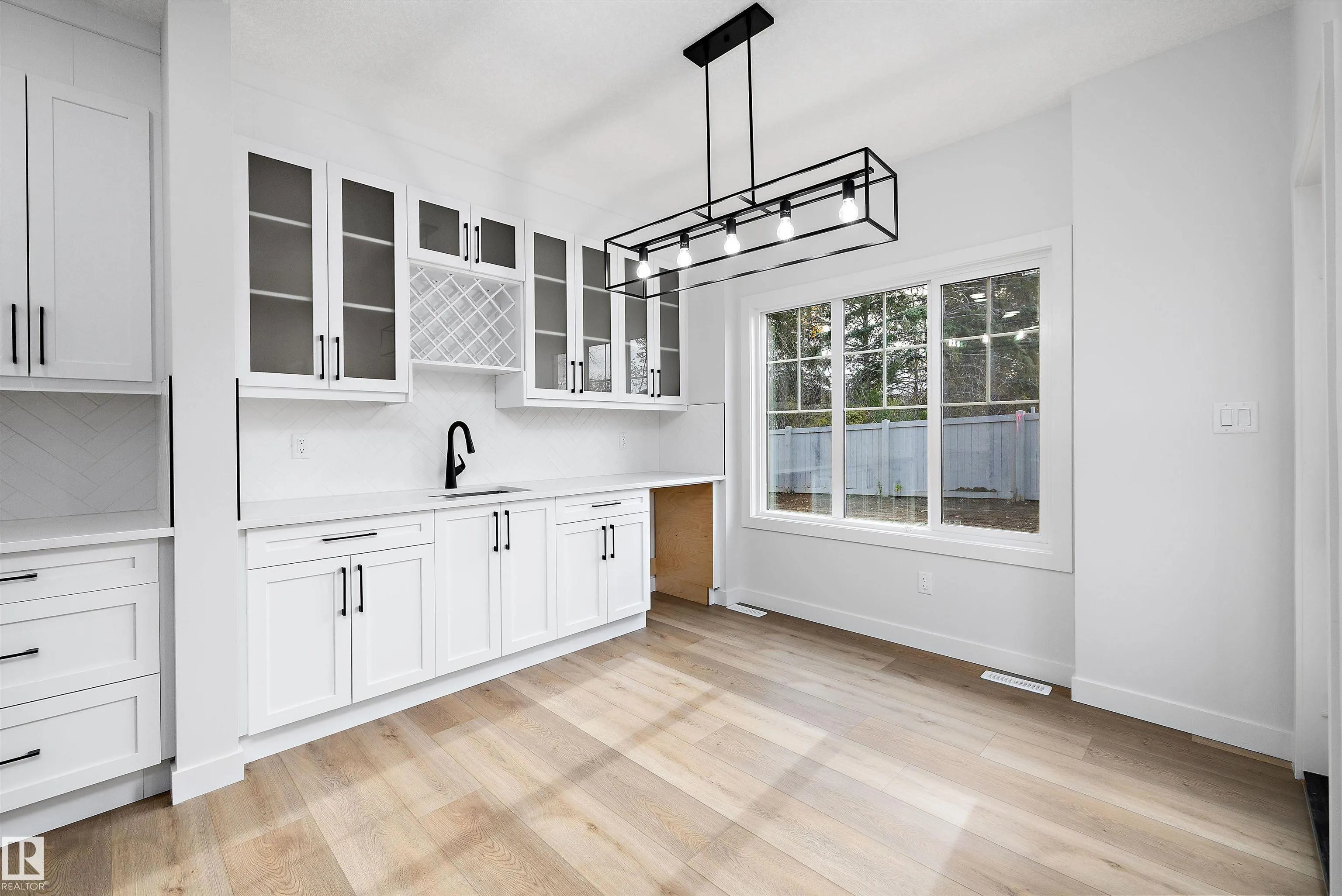 1753 Crossbill Loop