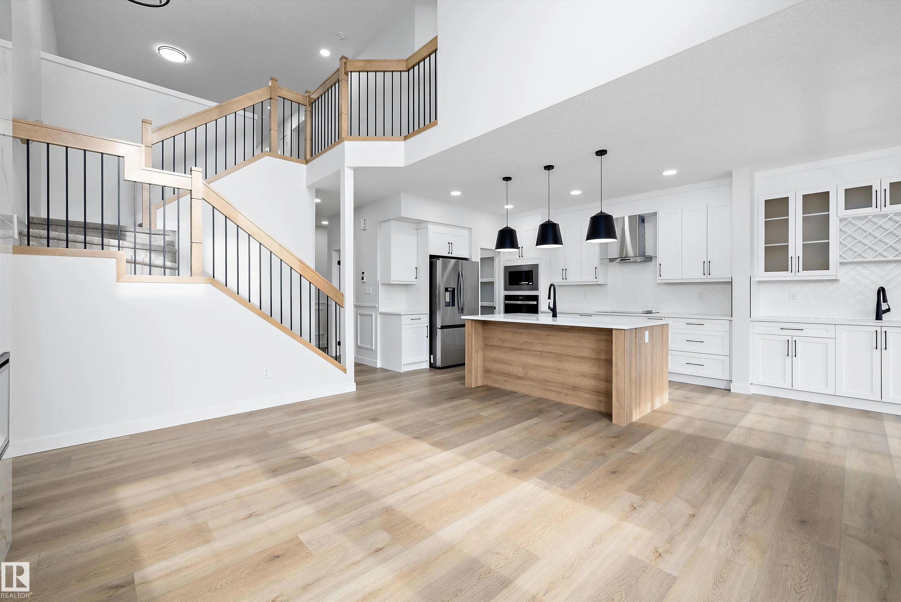 1753 Crossbill Loop