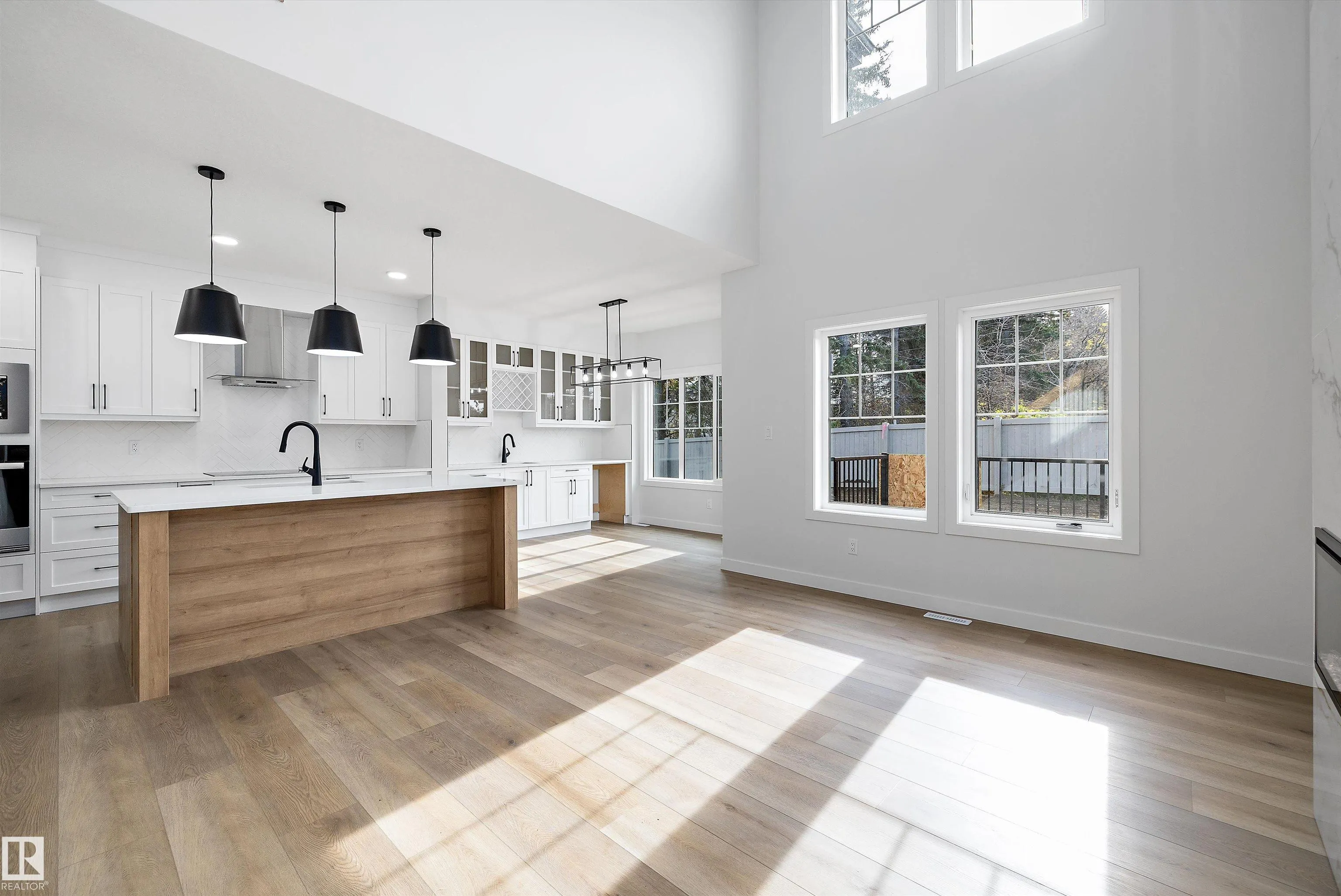 1753 Crossbill Loop