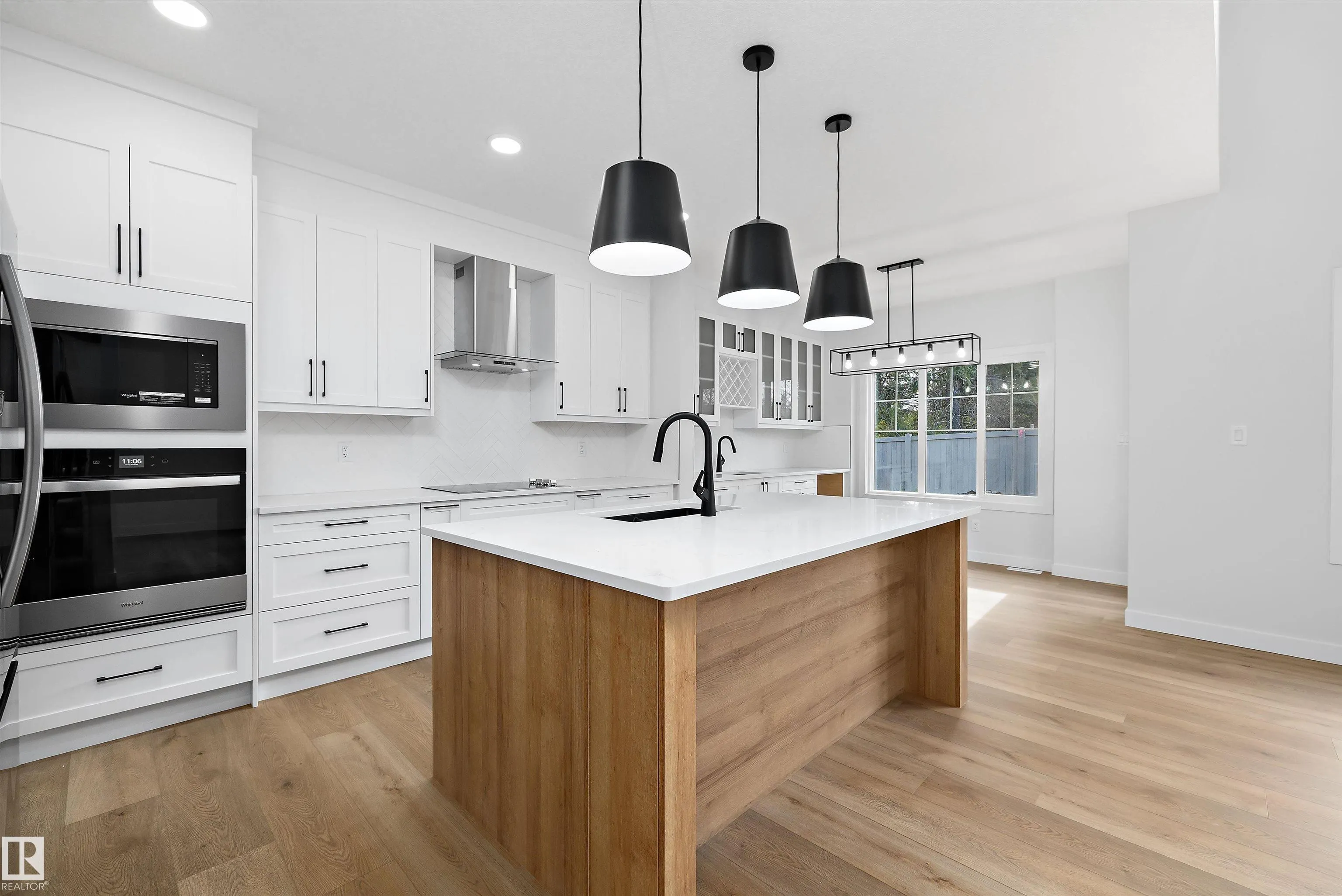 1753 Crossbill Loop