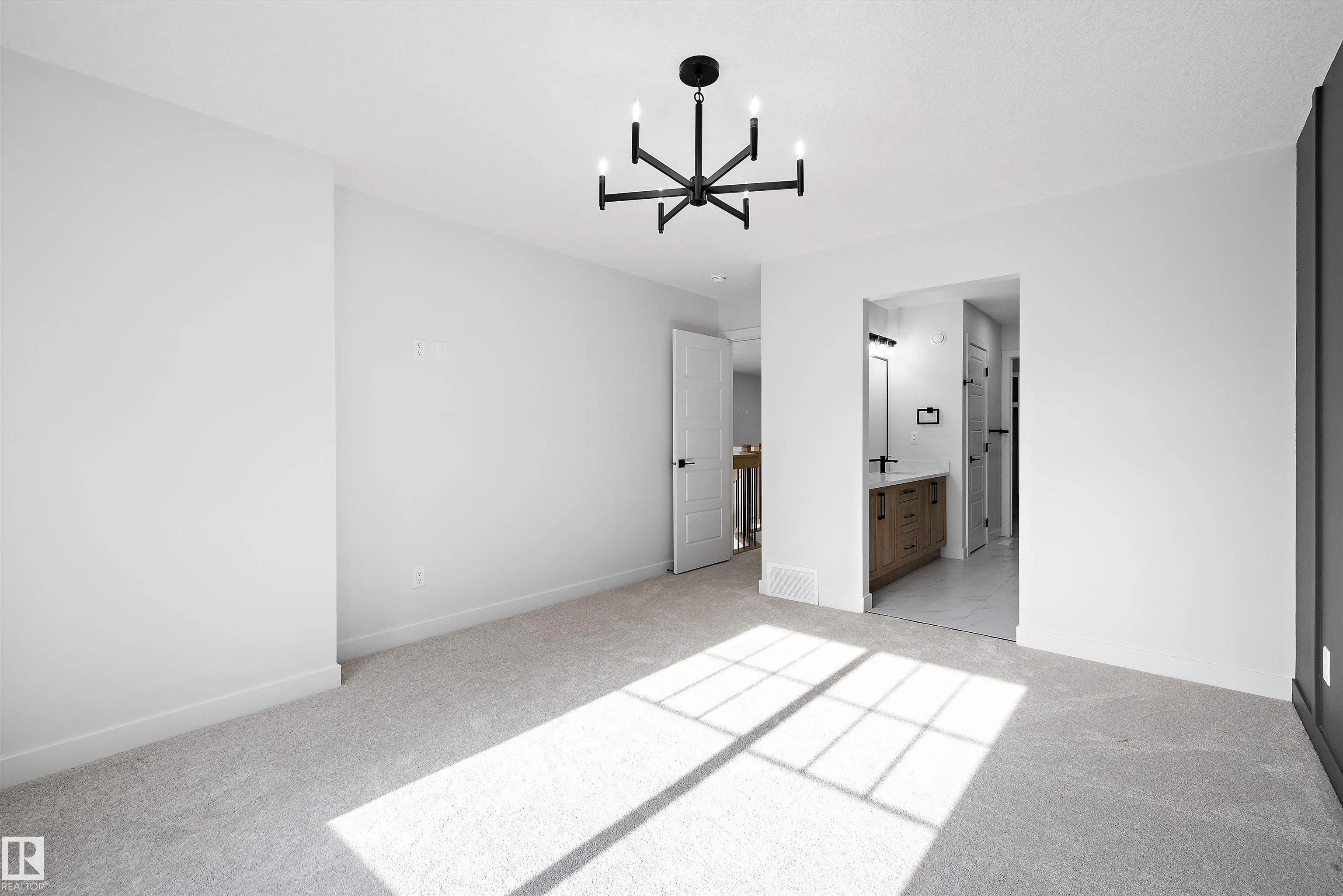 1753 Crossbill Loop