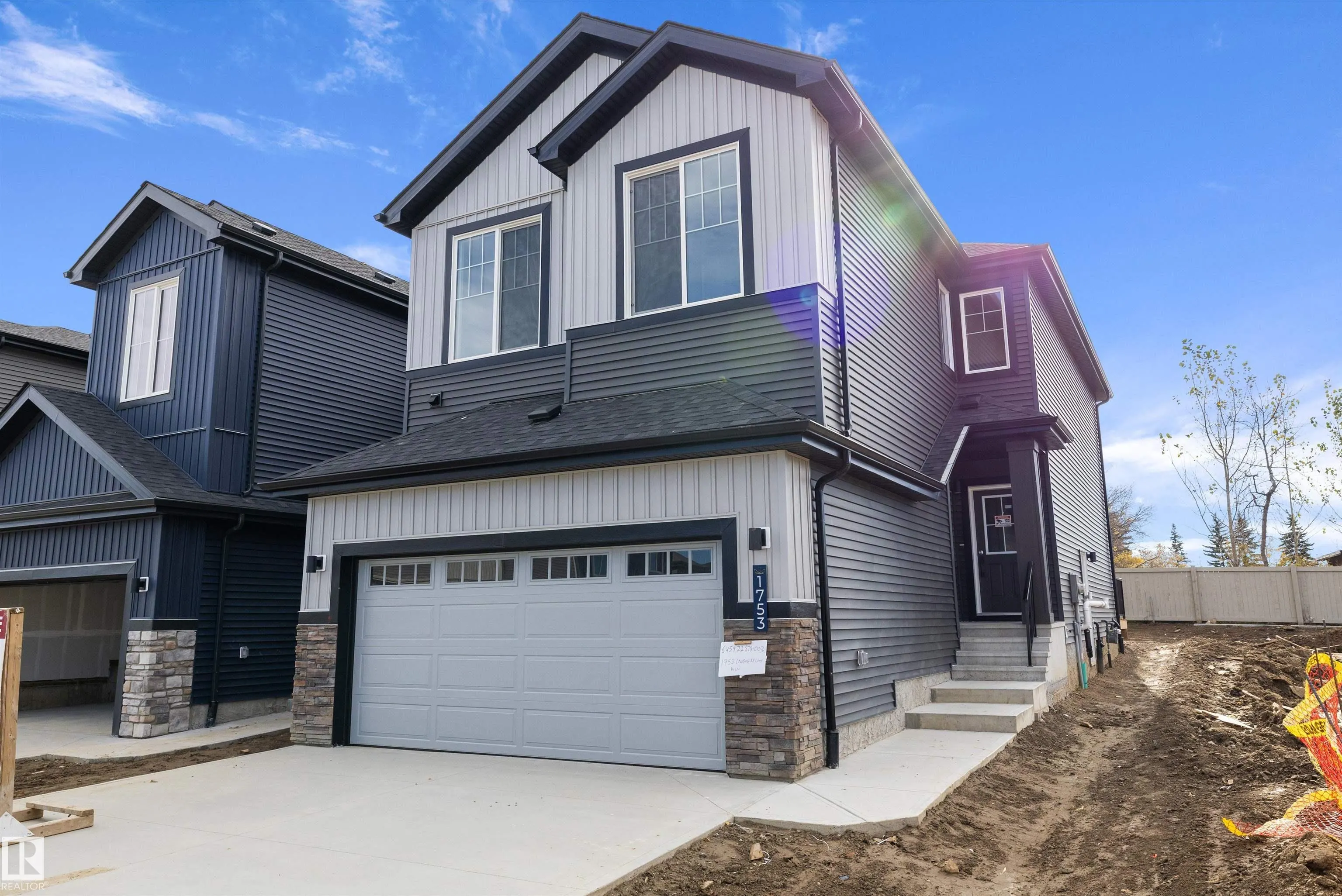 1753 Crossbill Loop