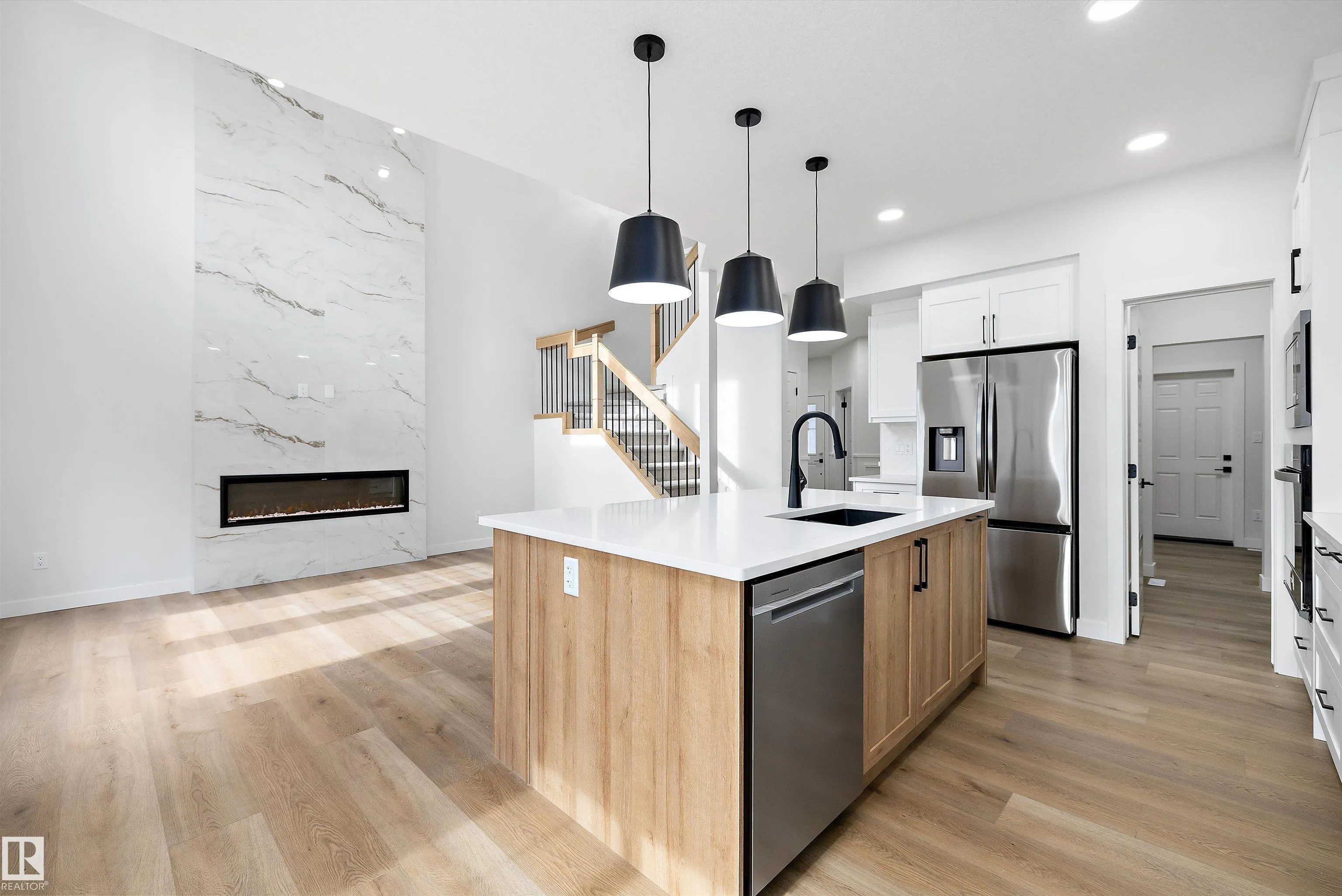 1753 Crossbill Loop