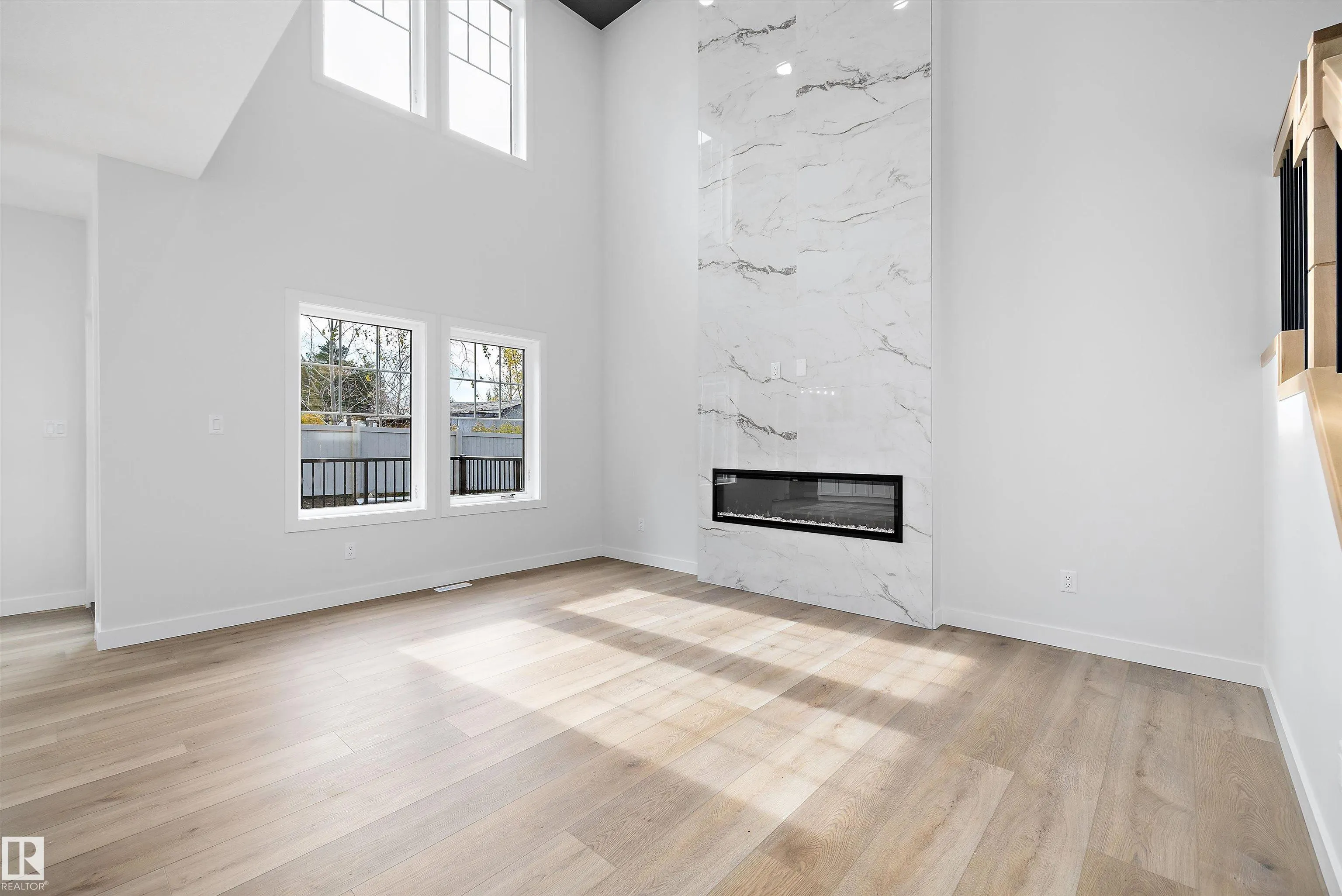 1753 Crossbill Loop