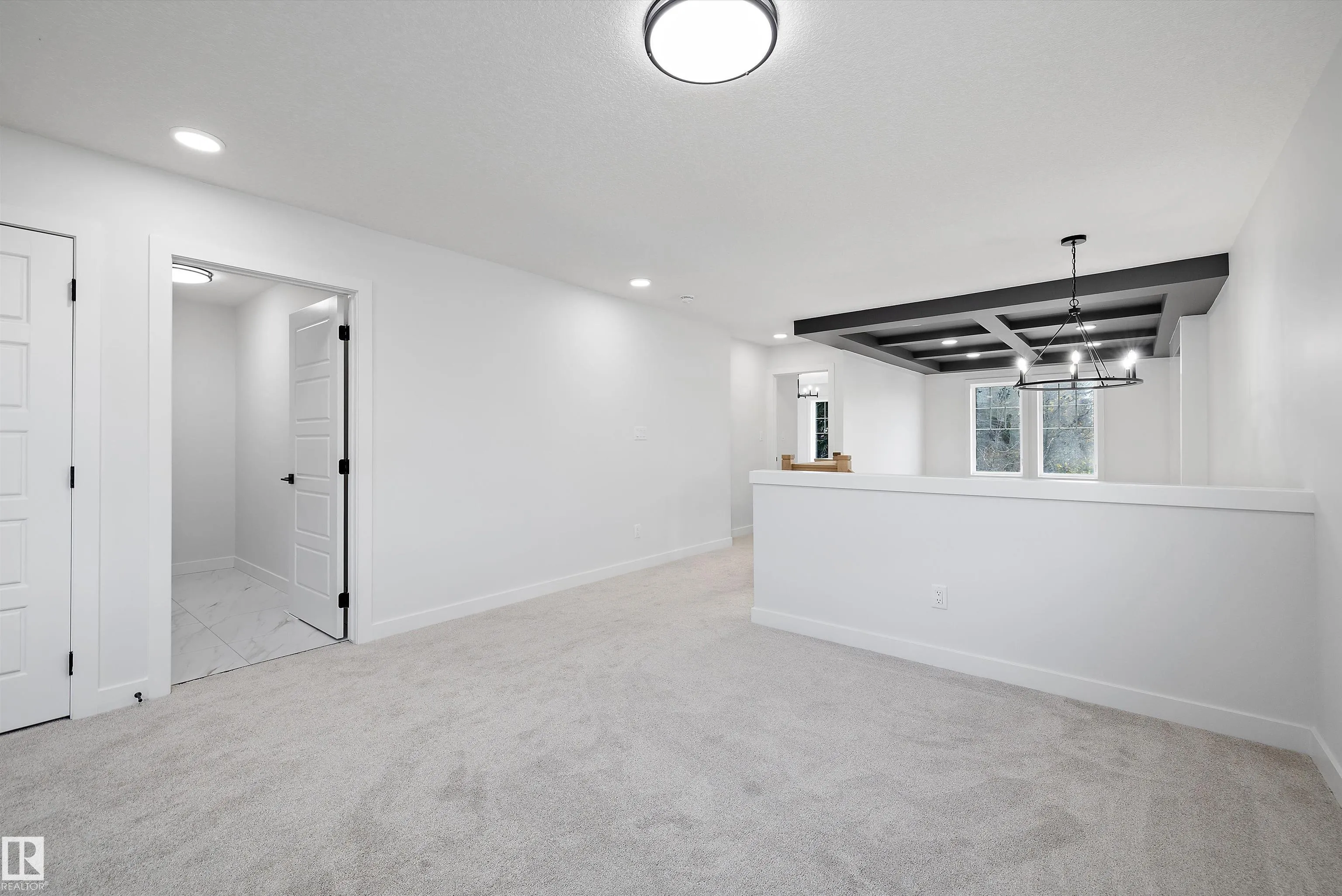 1753 Crossbill Loop