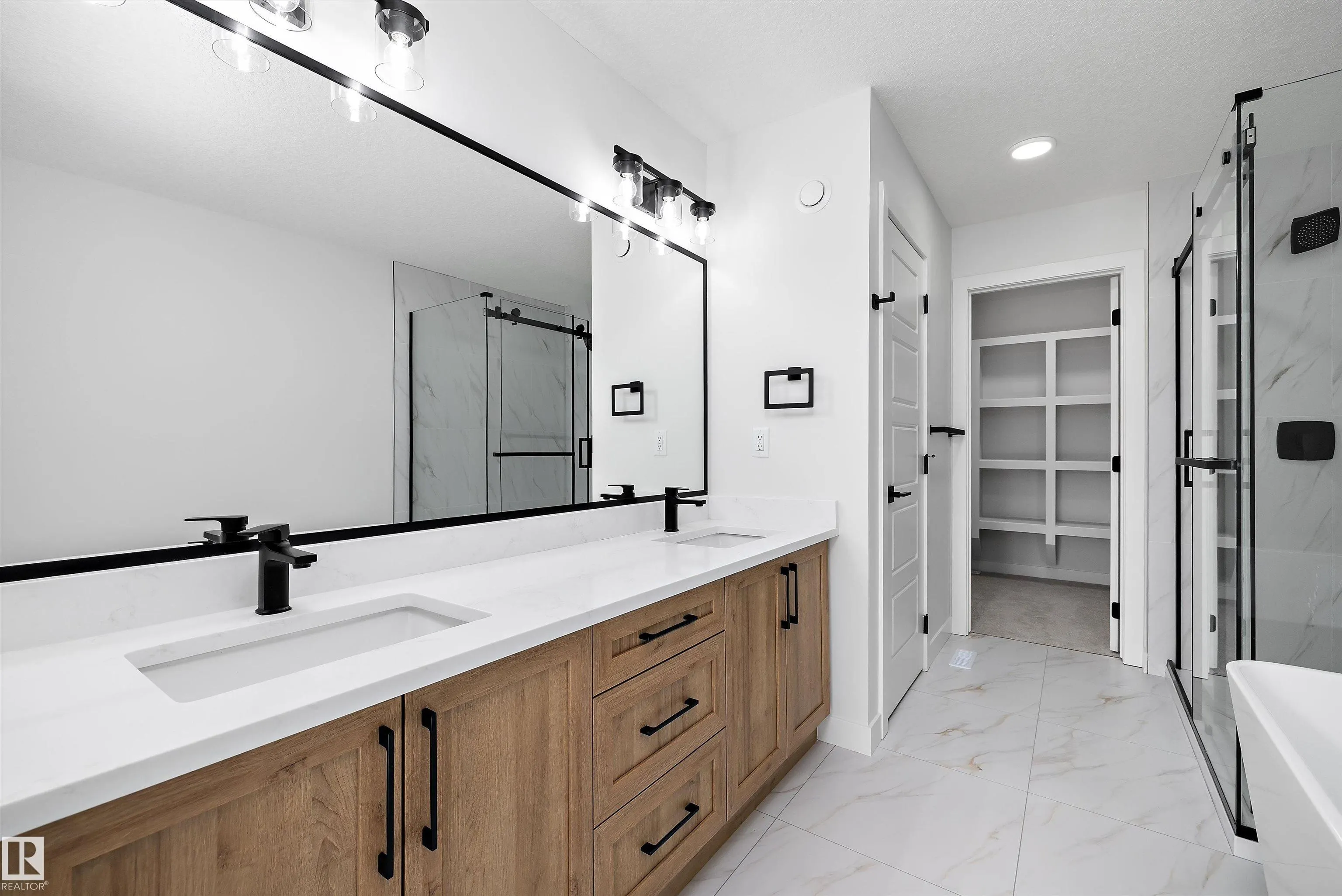 1753 Crossbill Loop