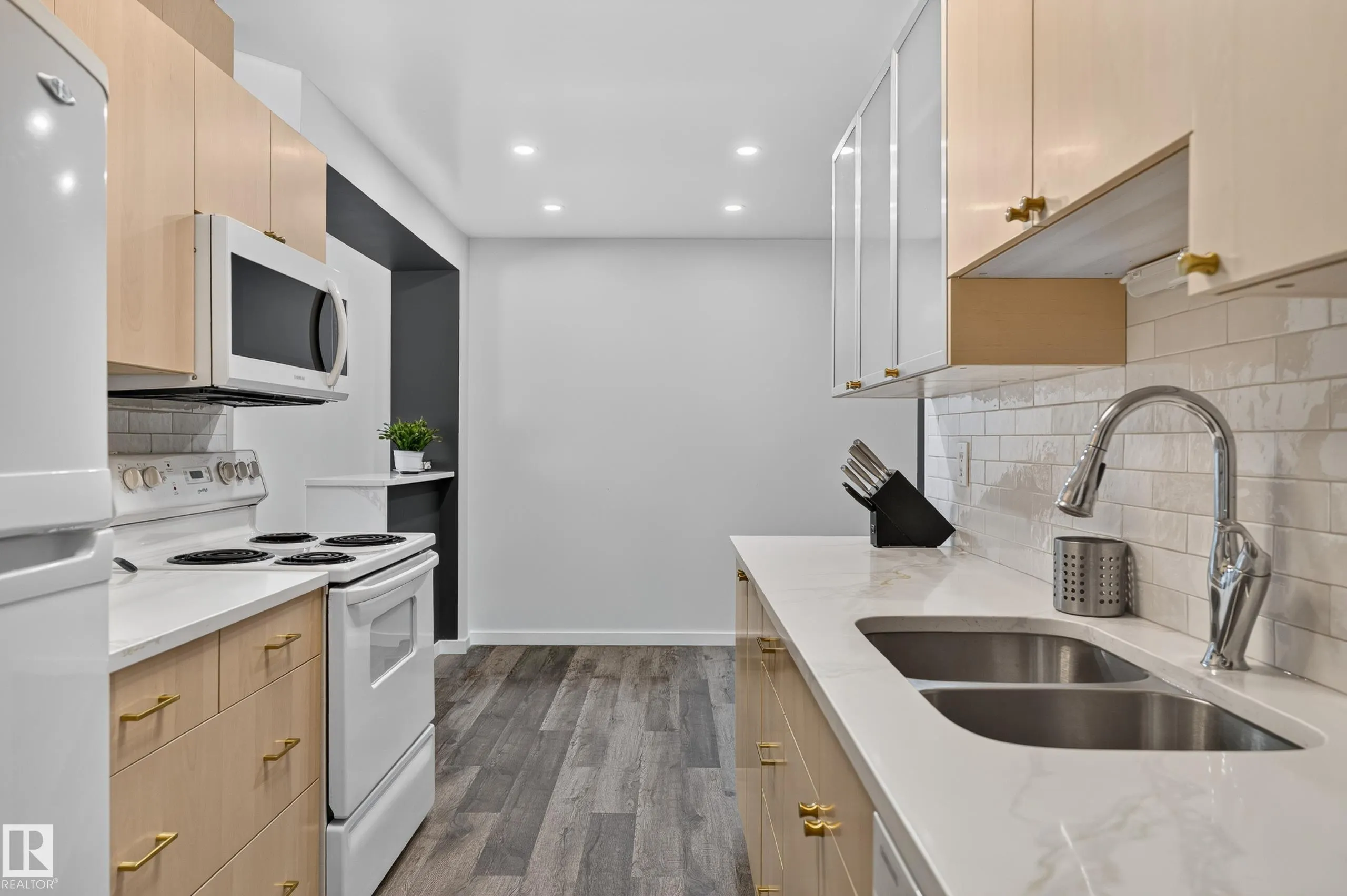 176 CALLINGWOOD Place