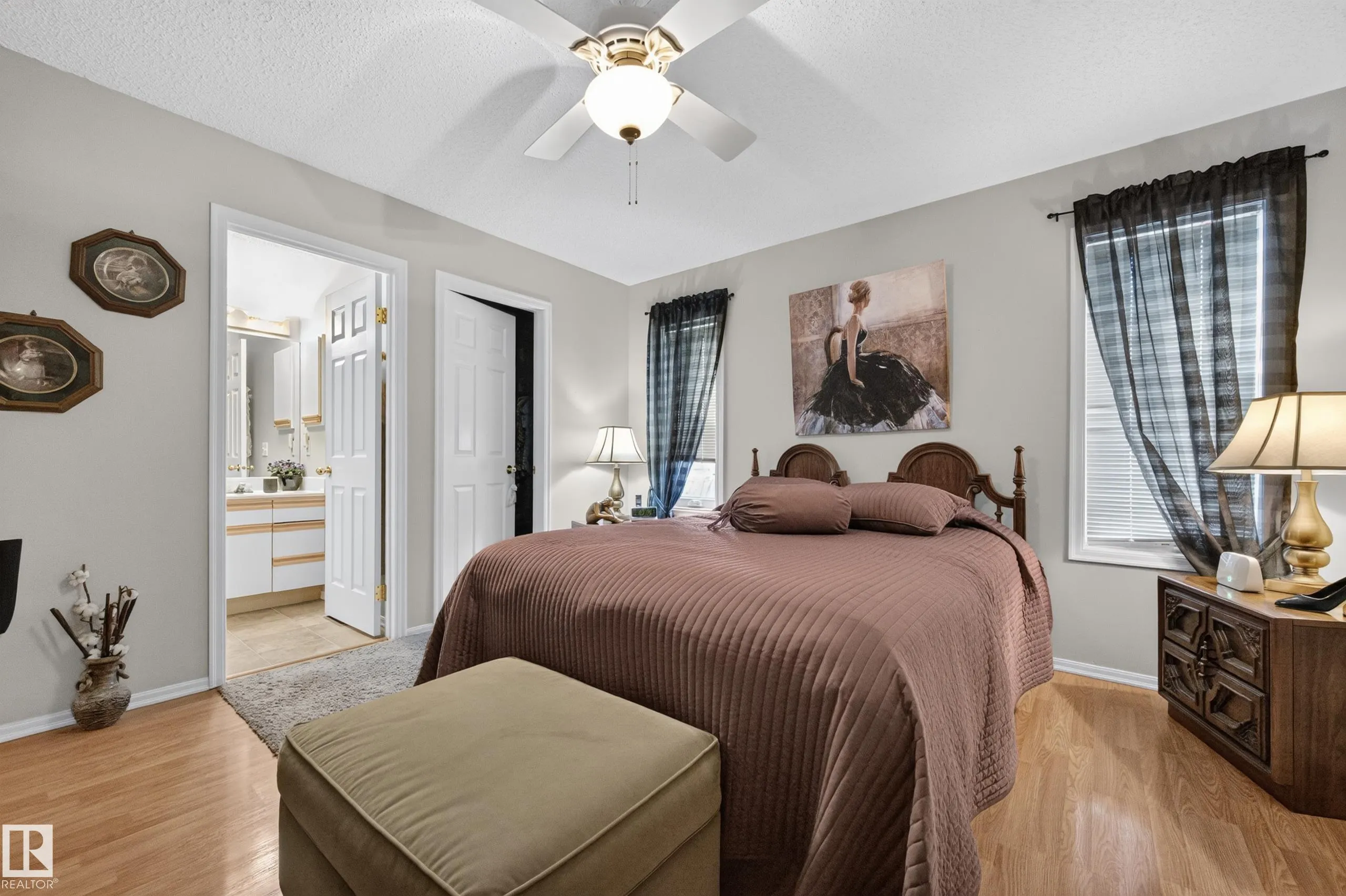 524 RAINBOW Crescent