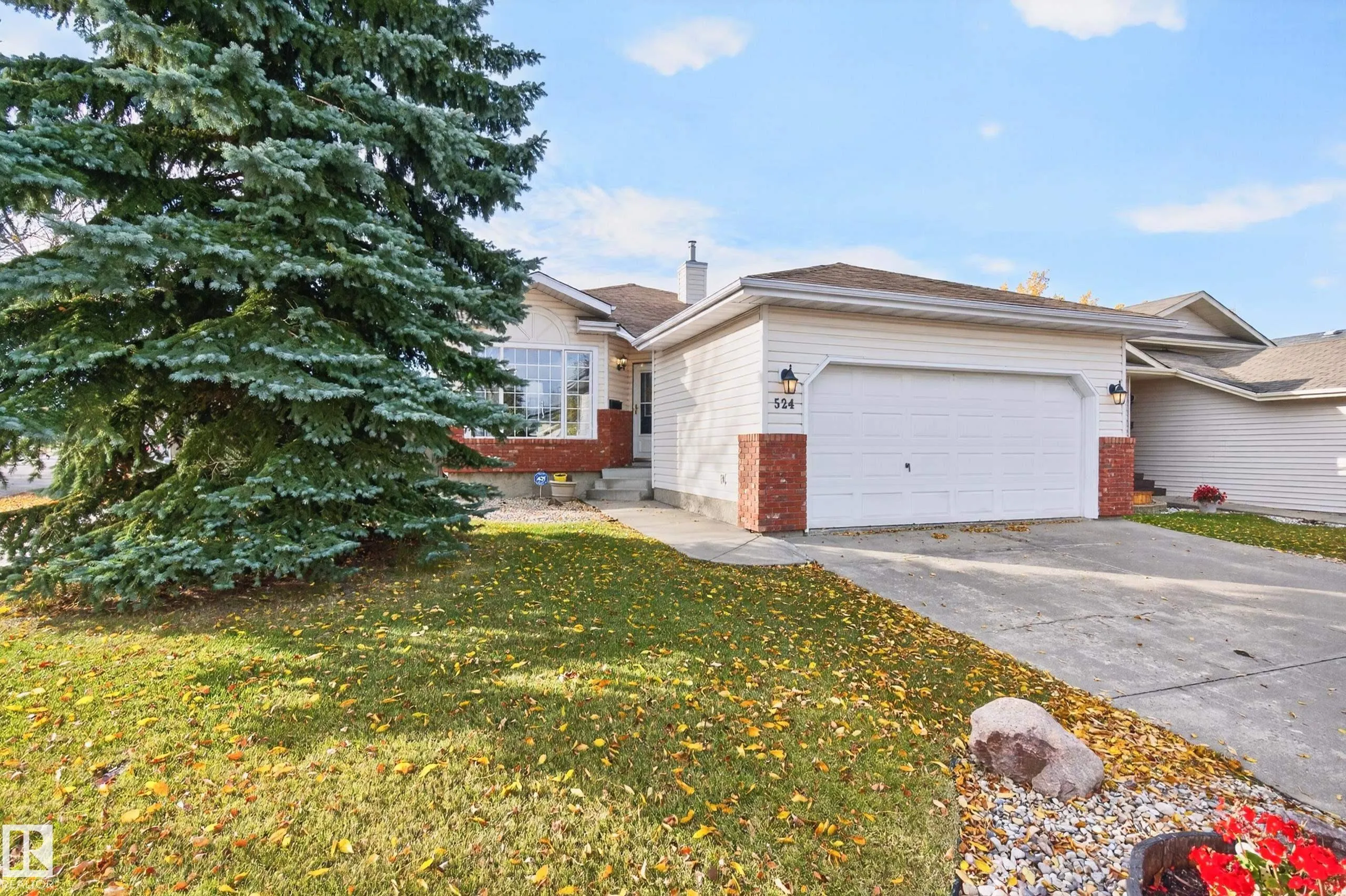 524 RAINBOW Crescent