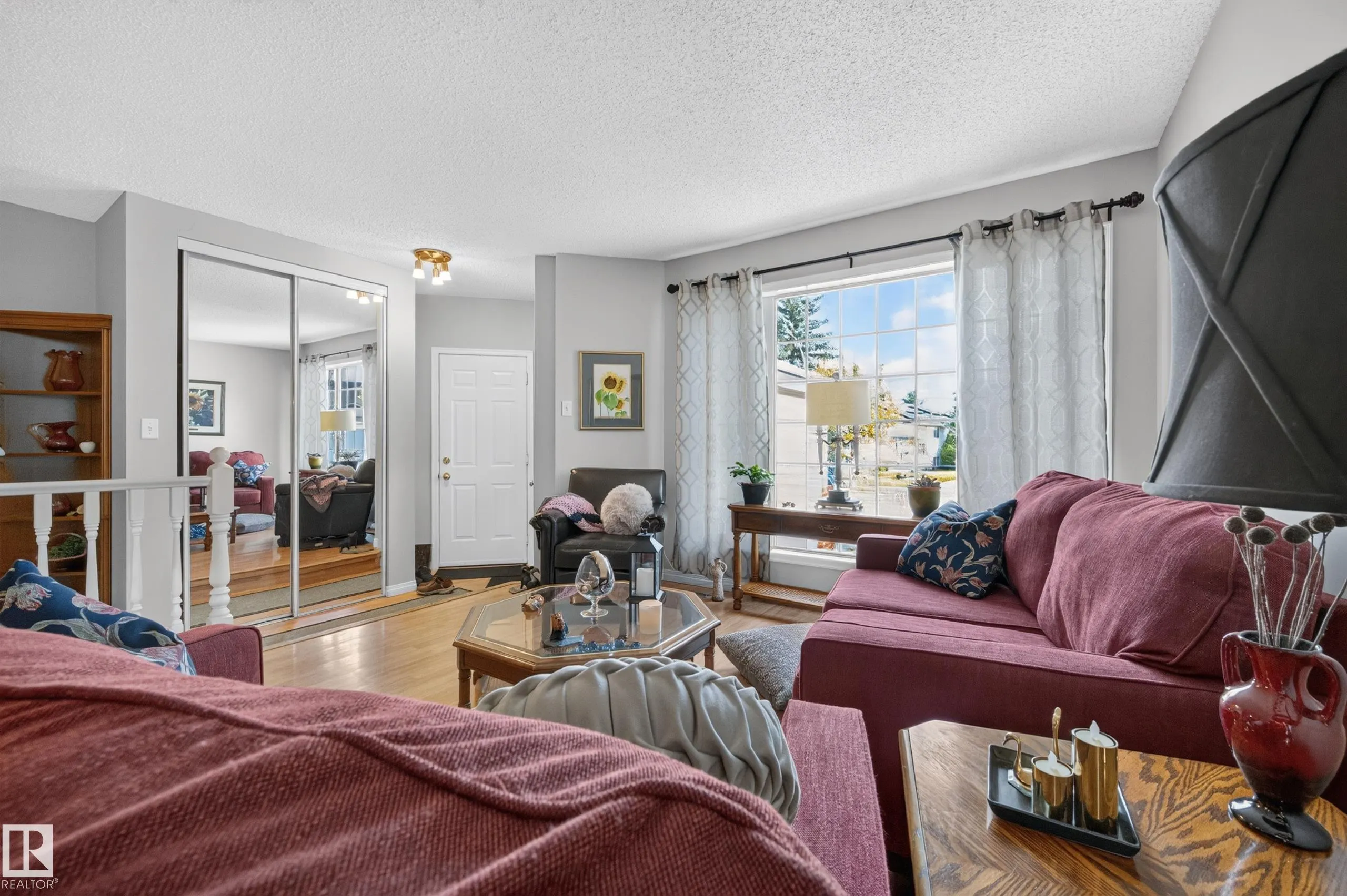 524 RAINBOW Crescent