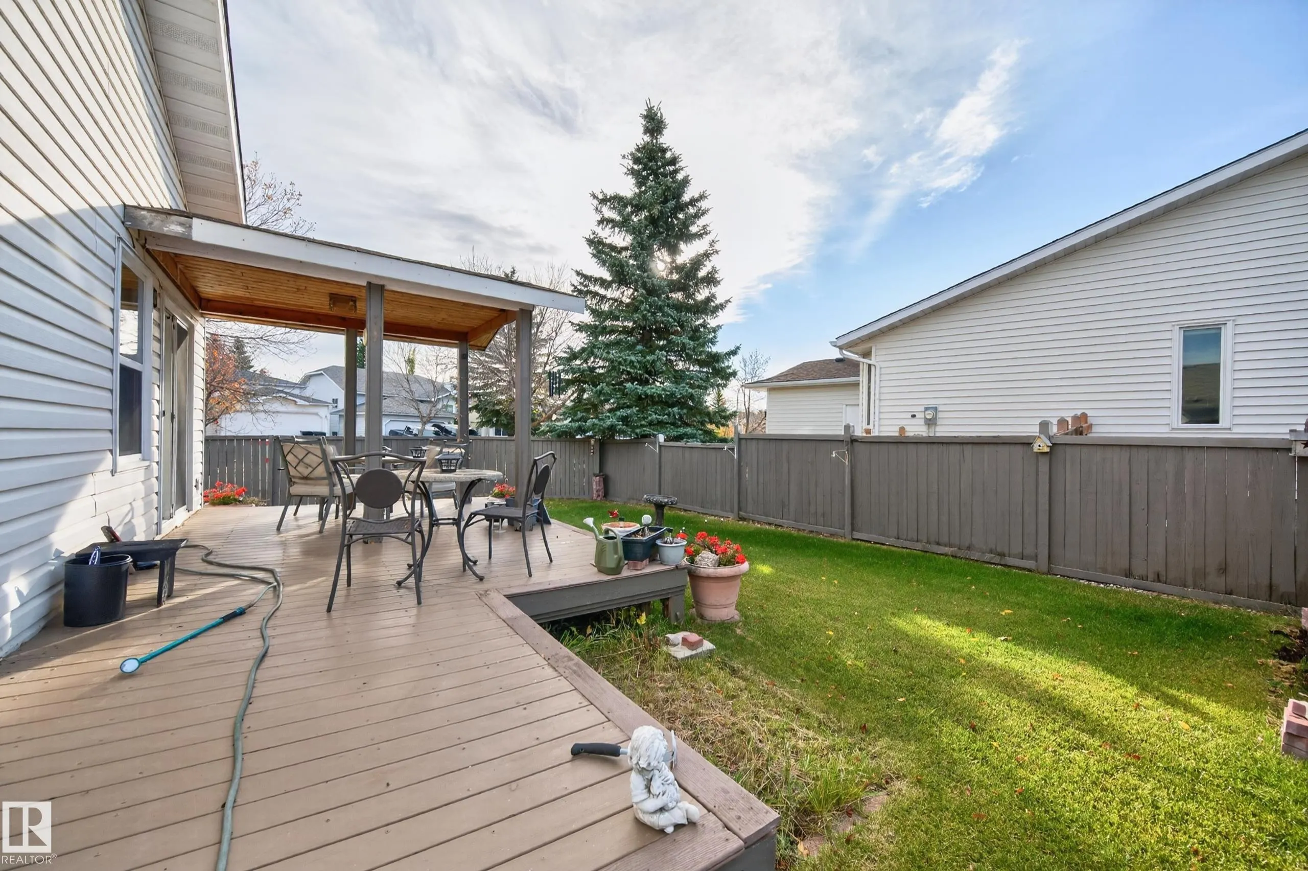 524 RAINBOW Crescent