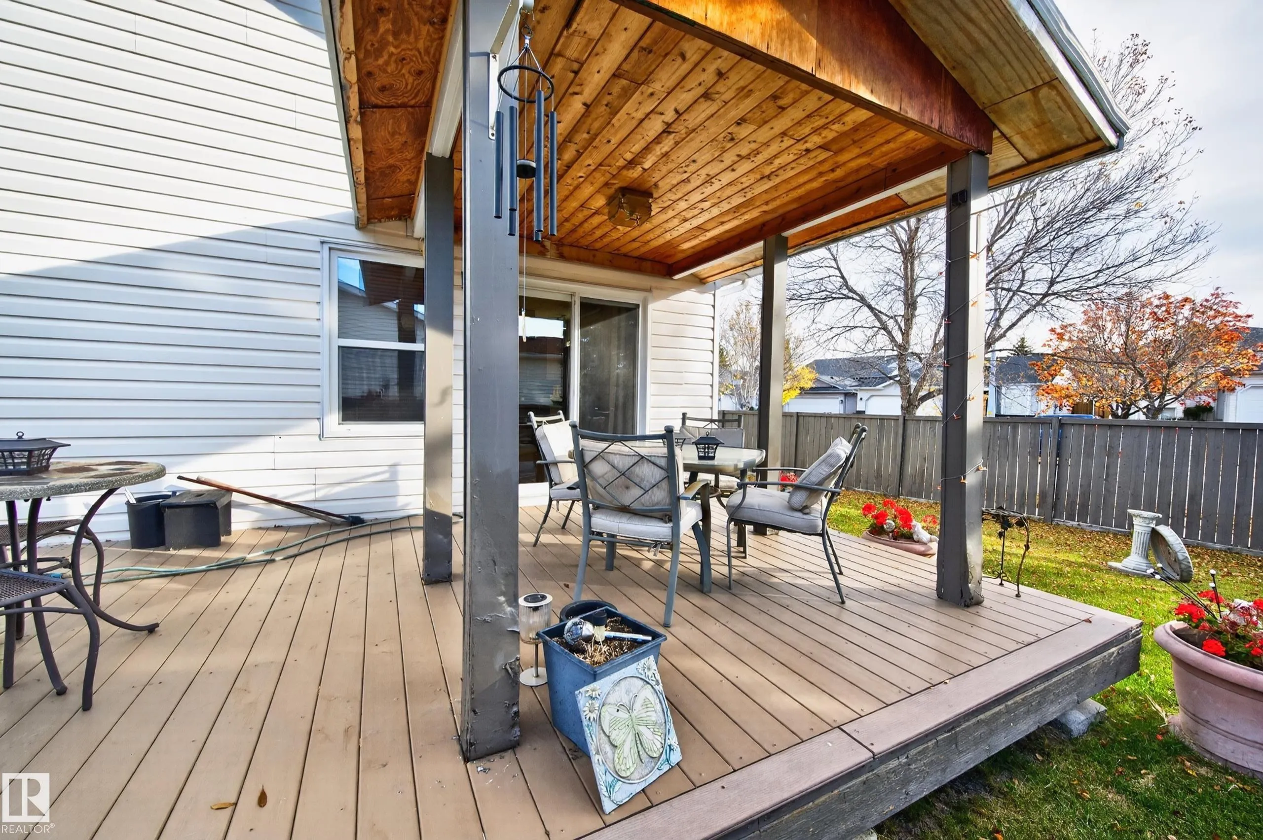 524 RAINBOW Crescent