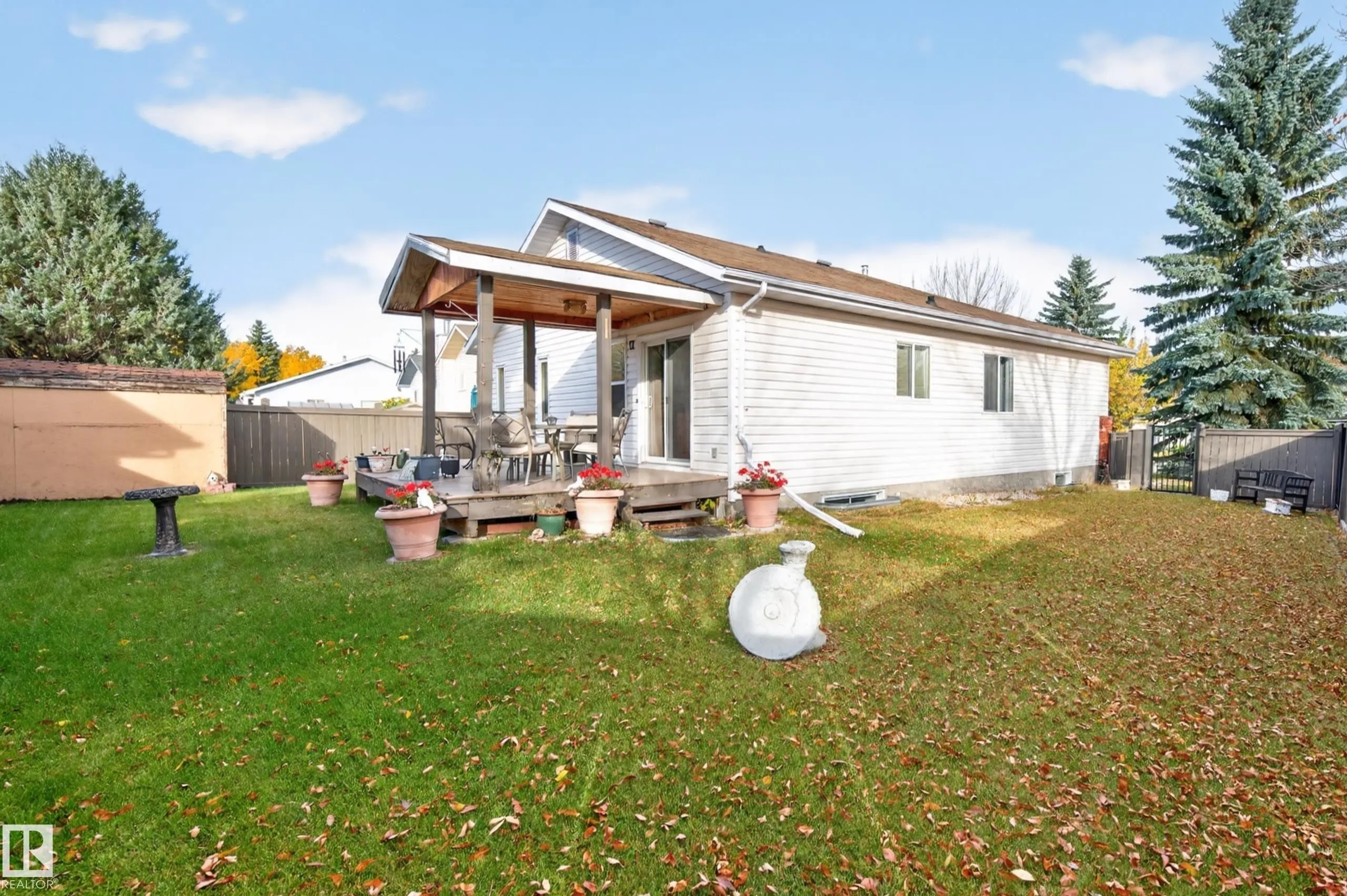 524 RAINBOW Crescent