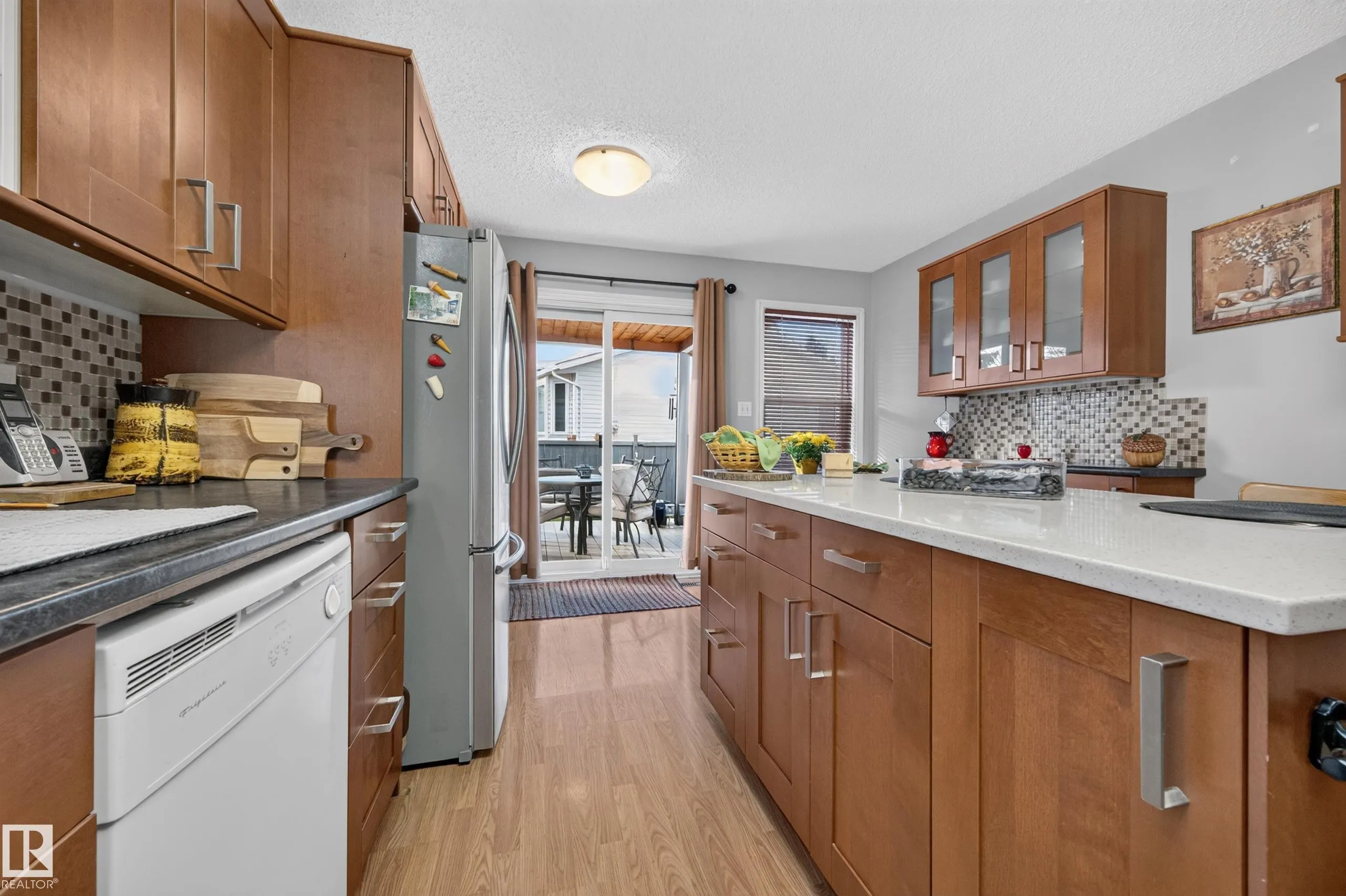 524 RAINBOW Crescent