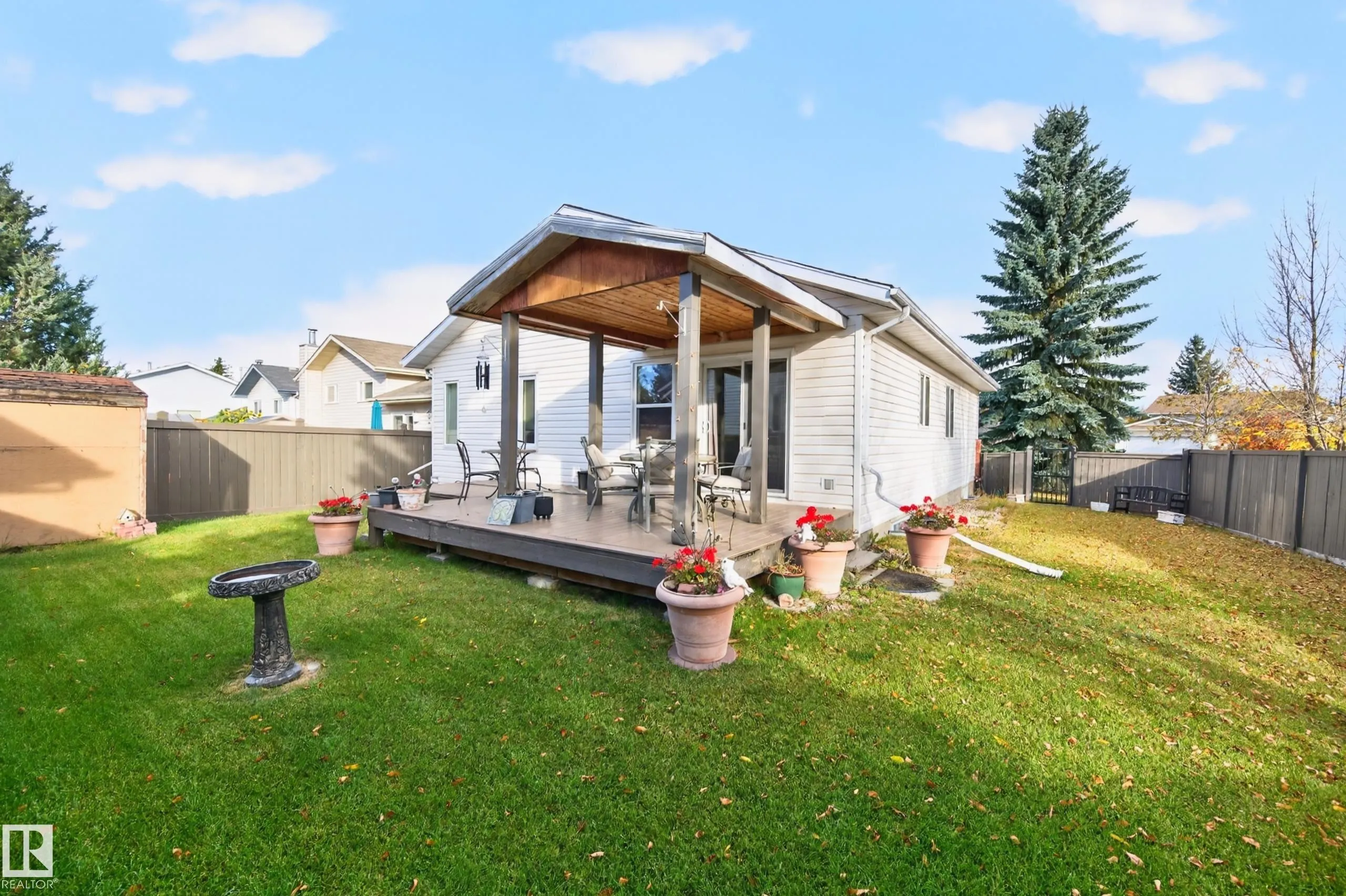 524 RAINBOW Crescent